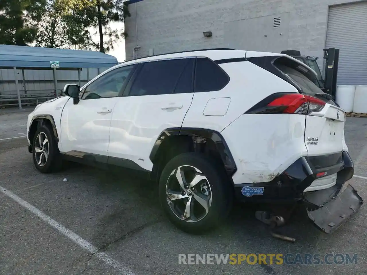 2 Photograph of a damaged car JTMAB3FV4MD033861 TOYOTA RAV4 2021