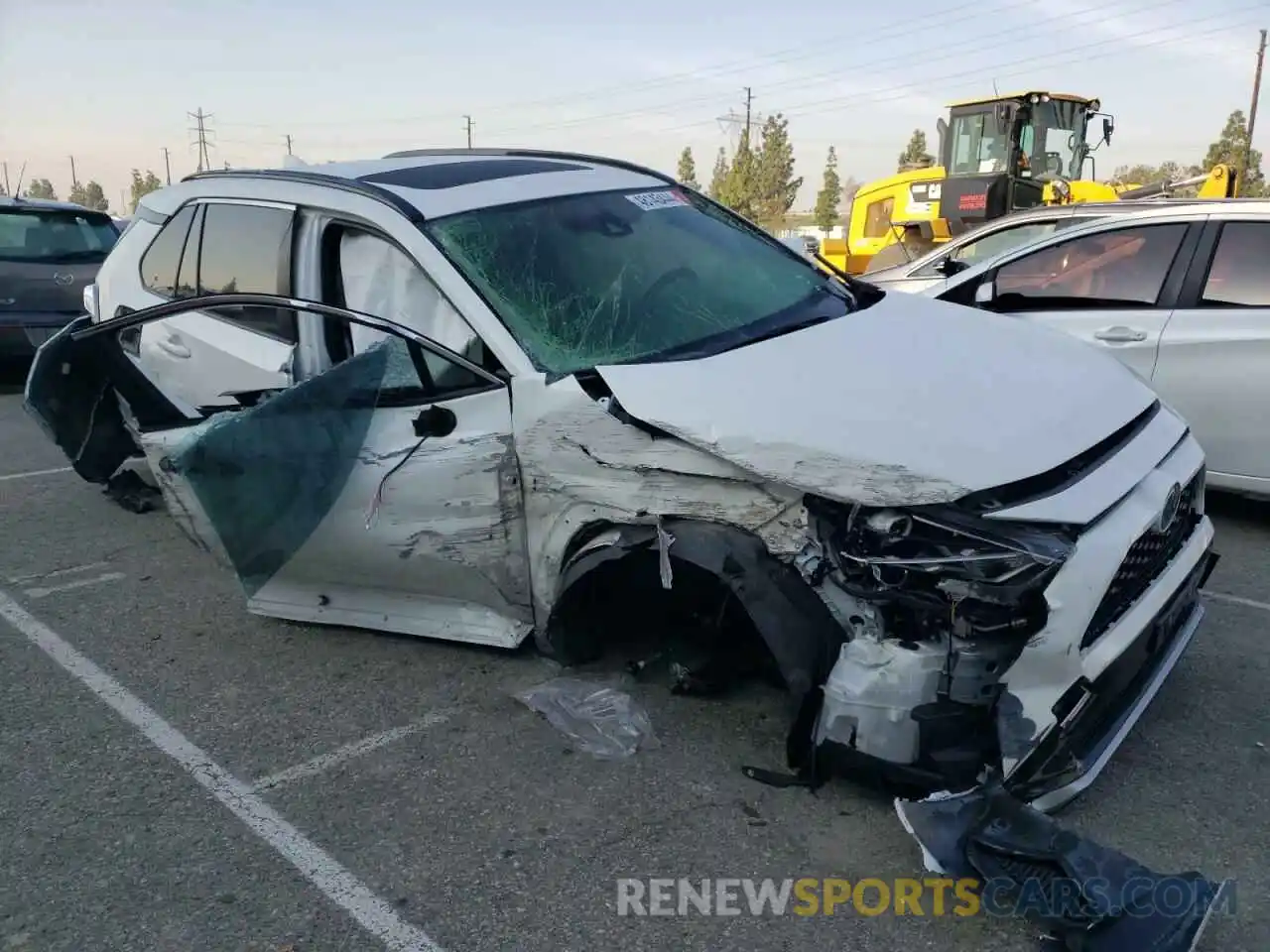 4 Photograph of a damaged car JTMAB3FV4MD033861 TOYOTA RAV4 2021