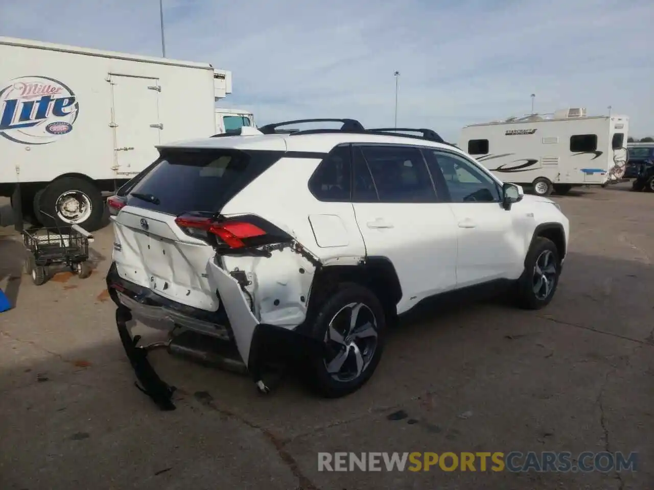 4 Photograph of a damaged car JTMAB3FV9MD061140 TOYOTA RAV4 2021