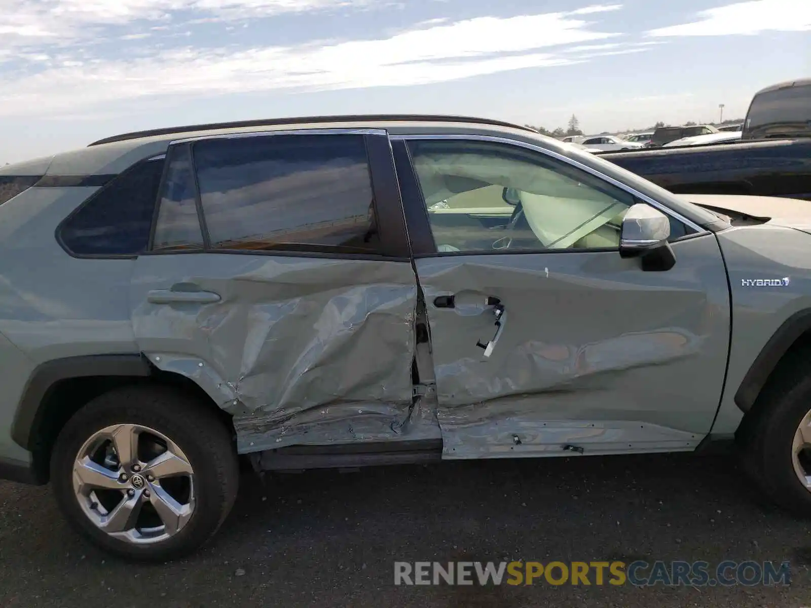 9 Photograph of a damaged car JTMB6RFV3MD015492 TOYOTA RAV4 2021