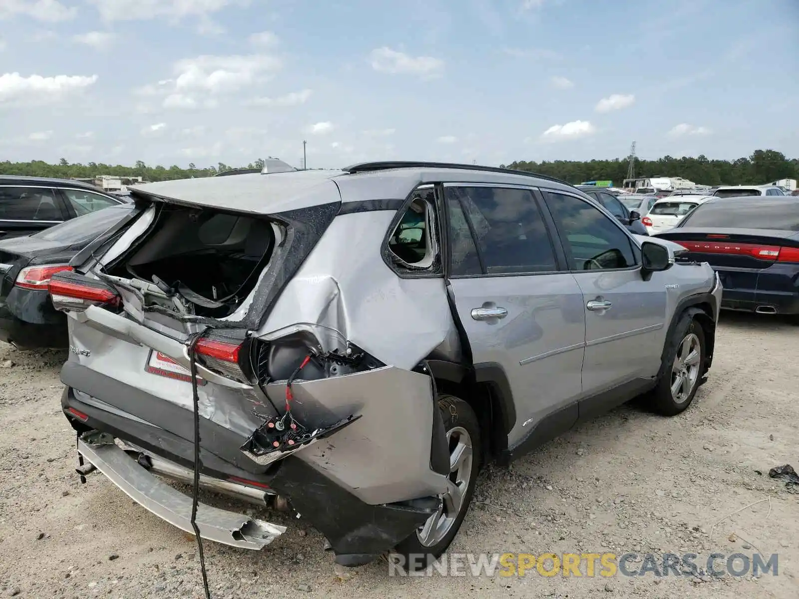 4 Photograph of a damaged car JTMD6RFV0MD025924 TOYOTA RAV4 2021