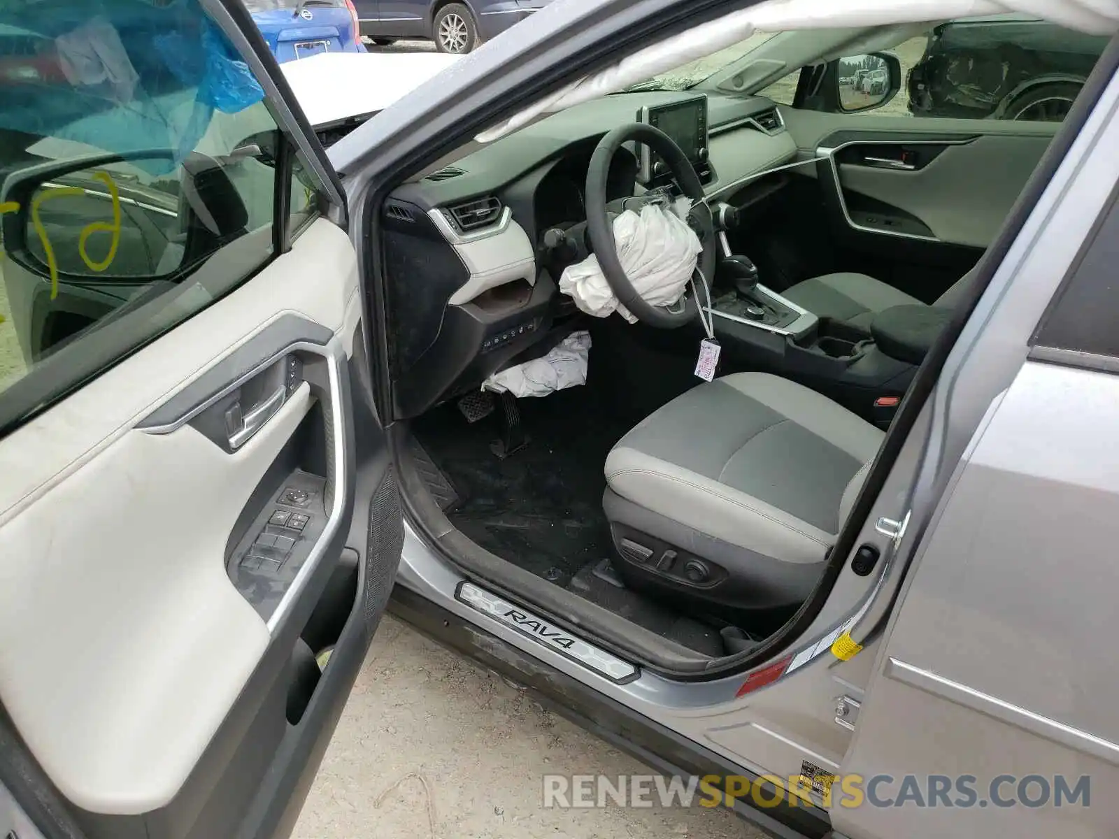 9 Photograph of a damaged car JTMD6RFV0MD025924 TOYOTA RAV4 2021