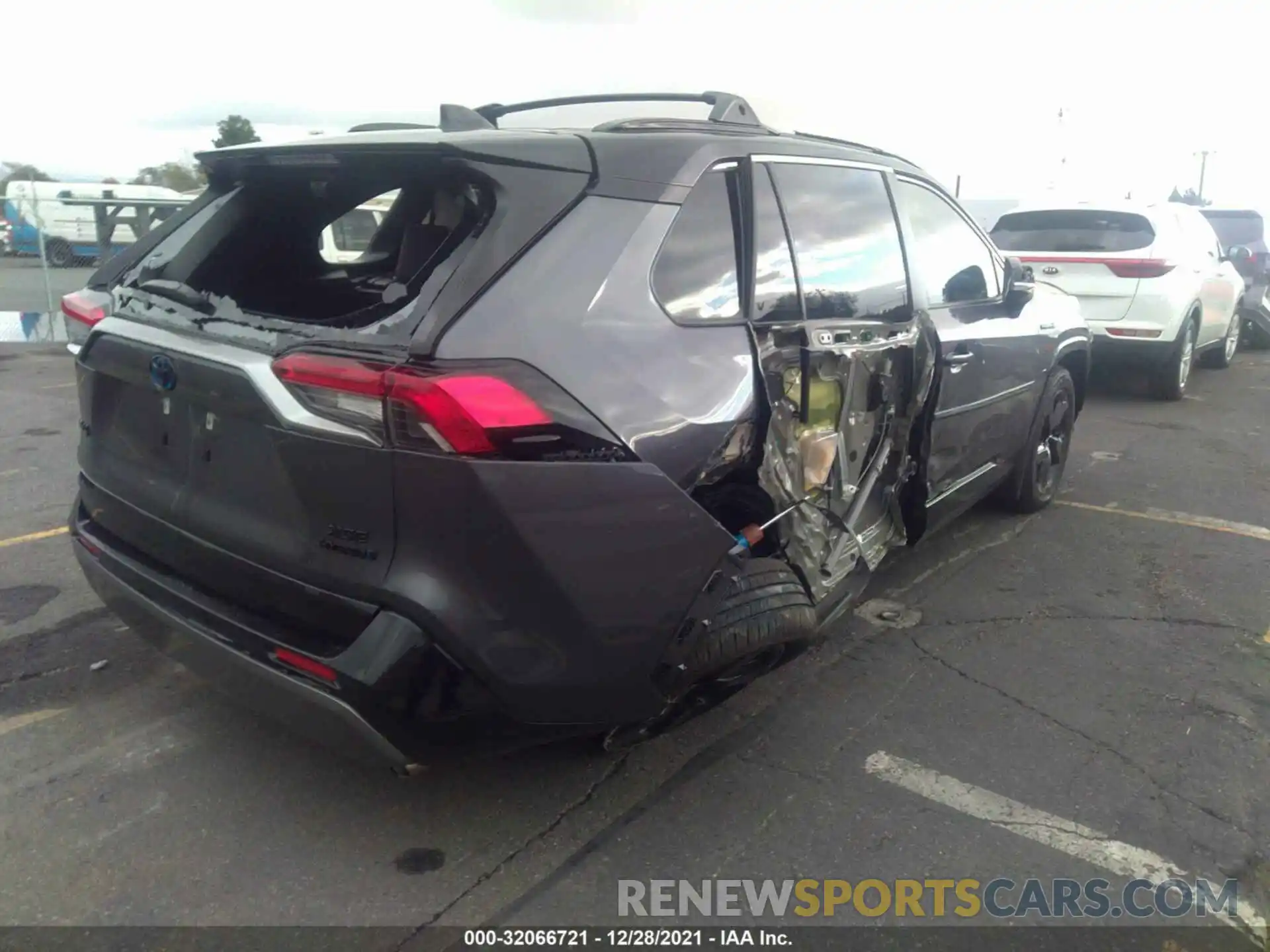 4 Photograph of a damaged car JTME6RFV0MD515719 TOYOTA RAV4 2021