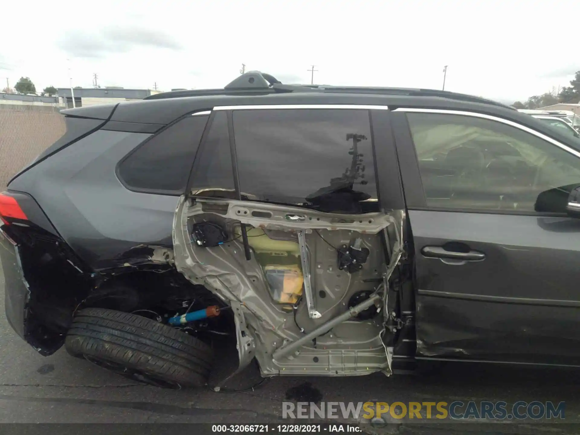 6 Photograph of a damaged car JTME6RFV0MD515719 TOYOTA RAV4 2021