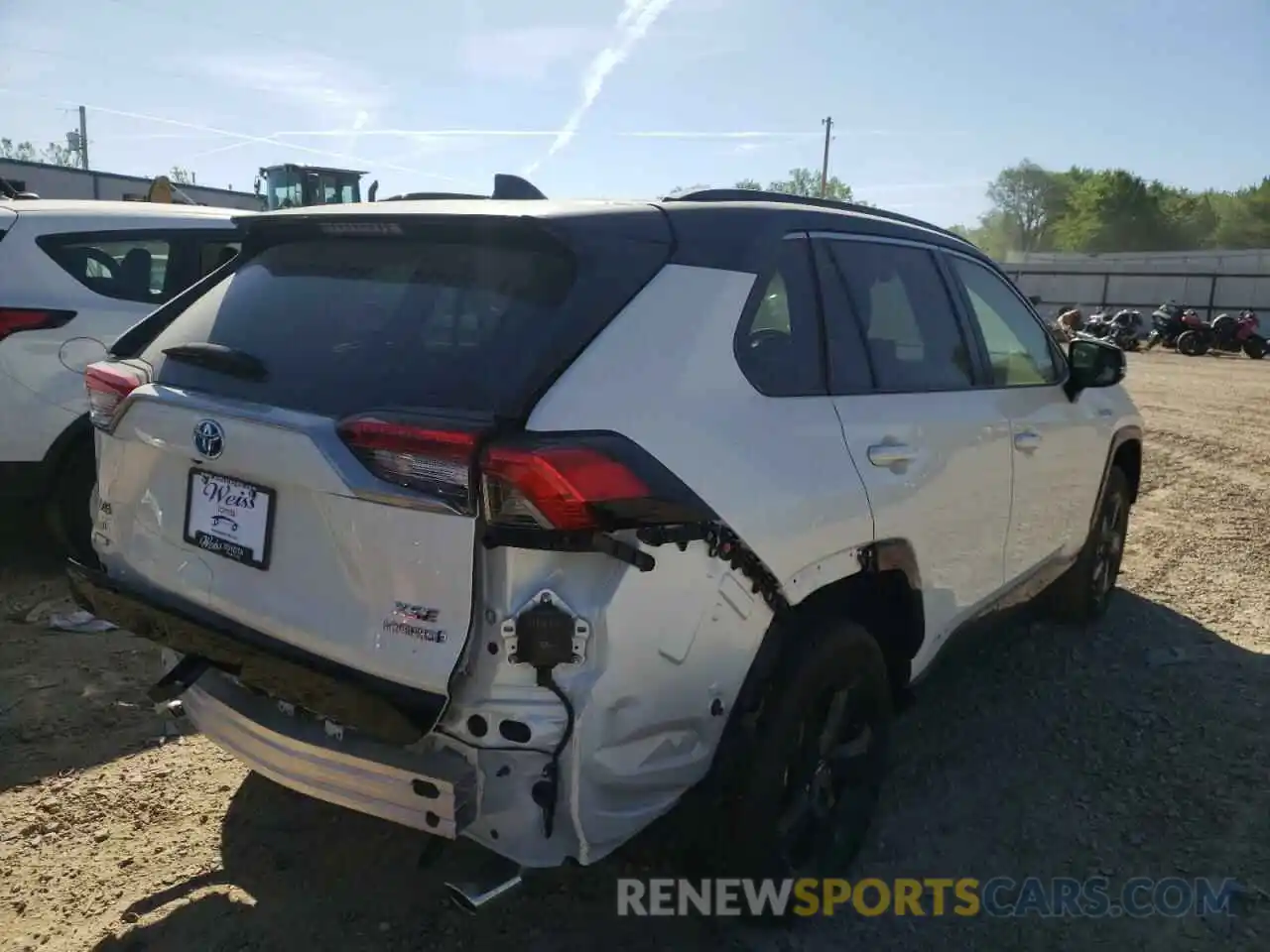 4 Photograph of a damaged car JTME6RFV0MD517423 TOYOTA RAV4 2021