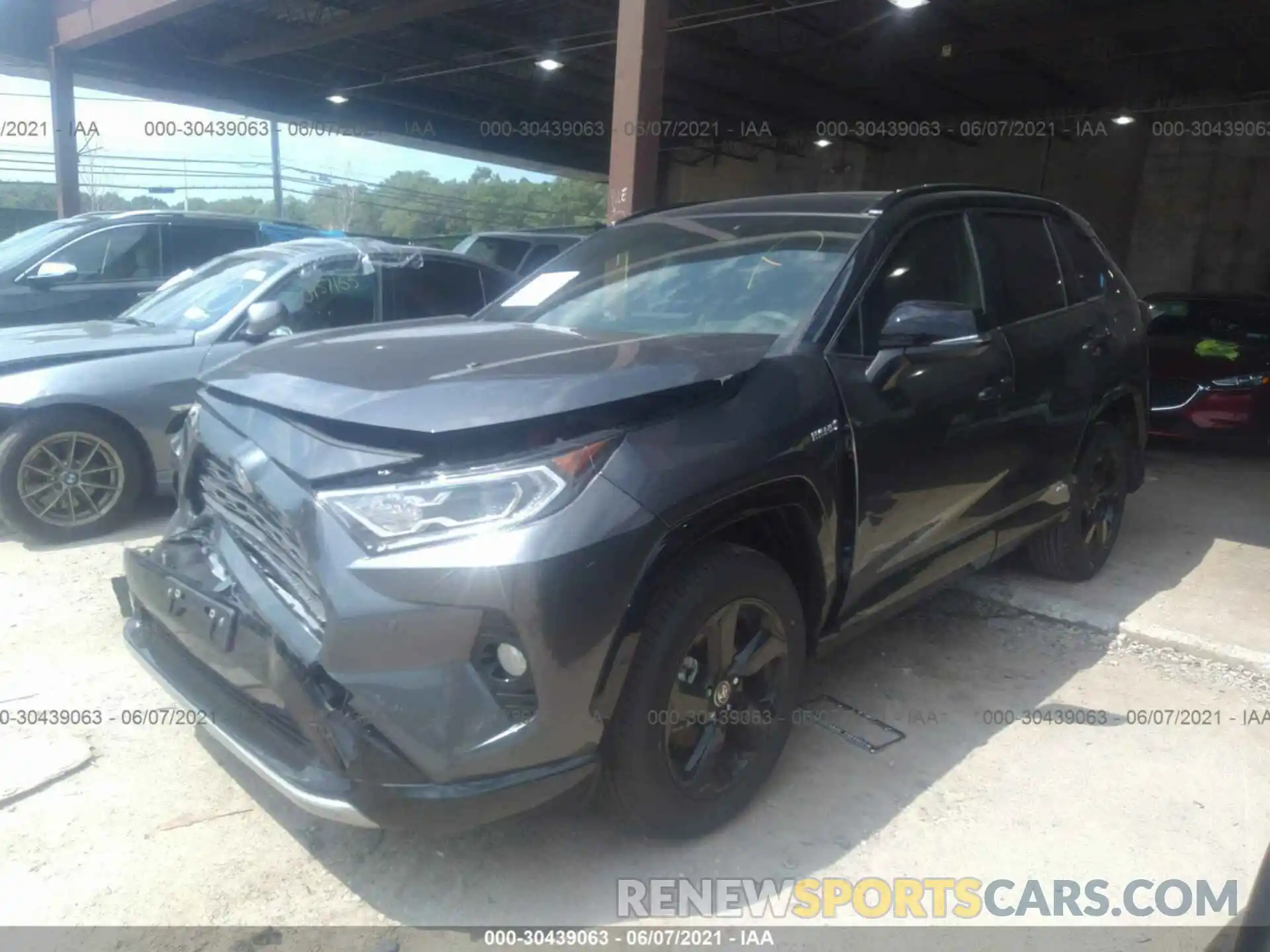 2 Photograph of a damaged car JTME6RFV1MD513557 TOYOTA RAV4 2021