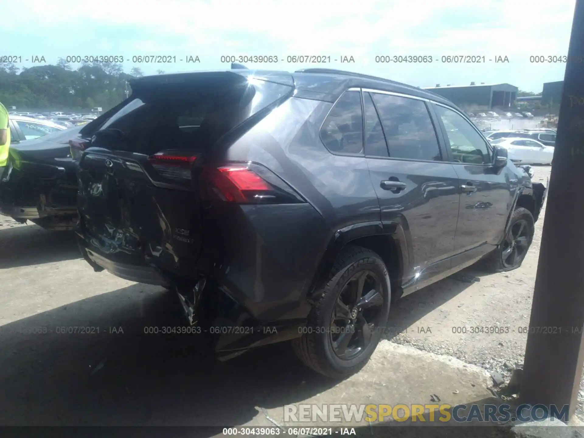 4 Photograph of a damaged car JTME6RFV1MD513557 TOYOTA RAV4 2021