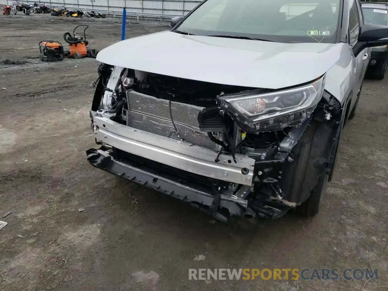 9 Photograph of a damaged car JTME6RFV8MJ012215 TOYOTA RAV4 2021