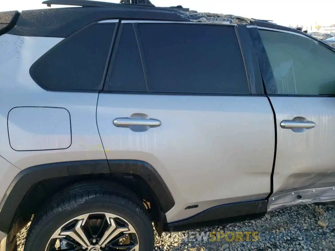 6 Photograph of a damaged car JTMEB3FV3MD061717 TOYOTA RAV4 2021