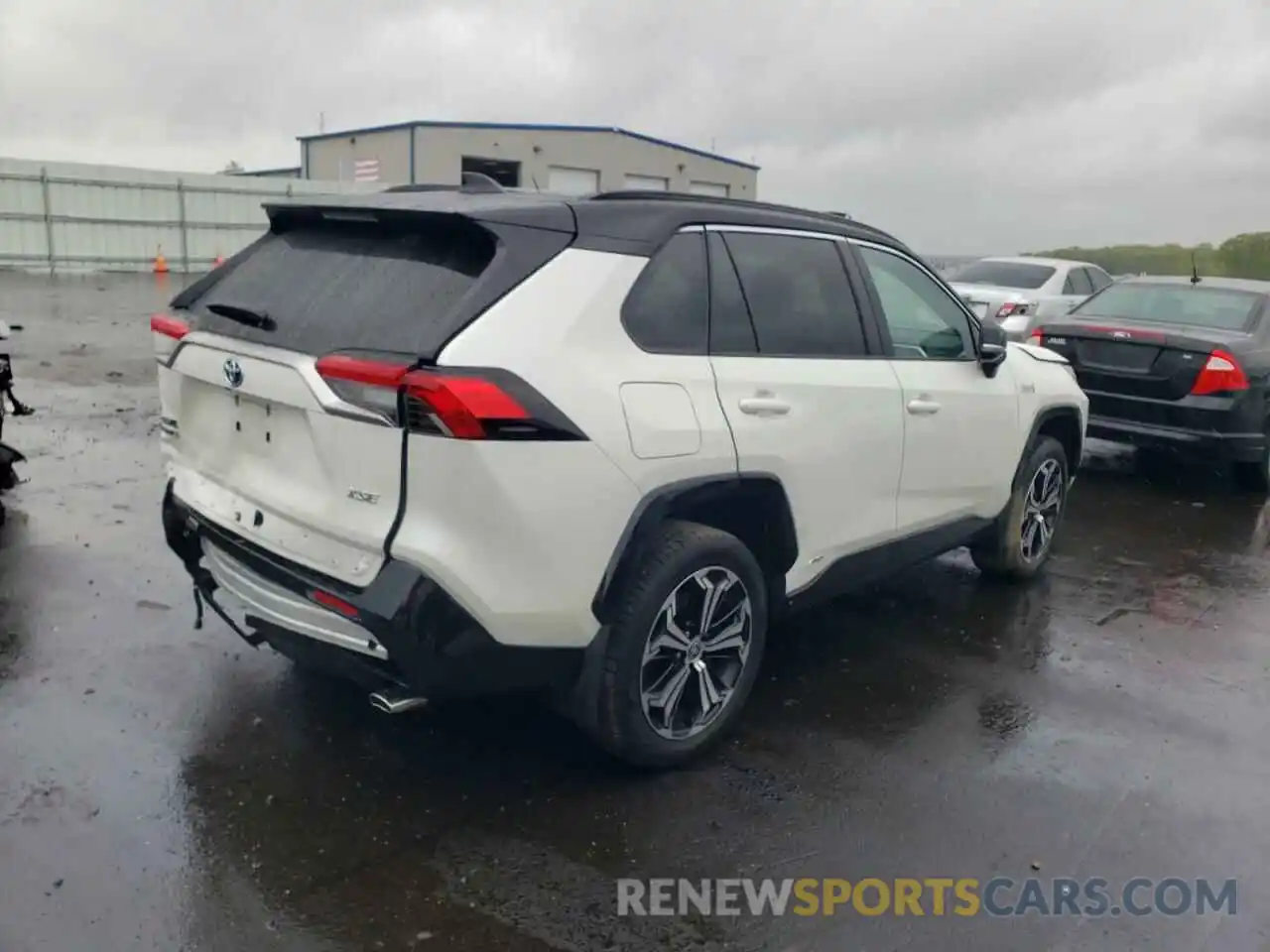 4 Photograph of a damaged car JTMFB3FV5MD016945 TOYOTA RAV4 2021