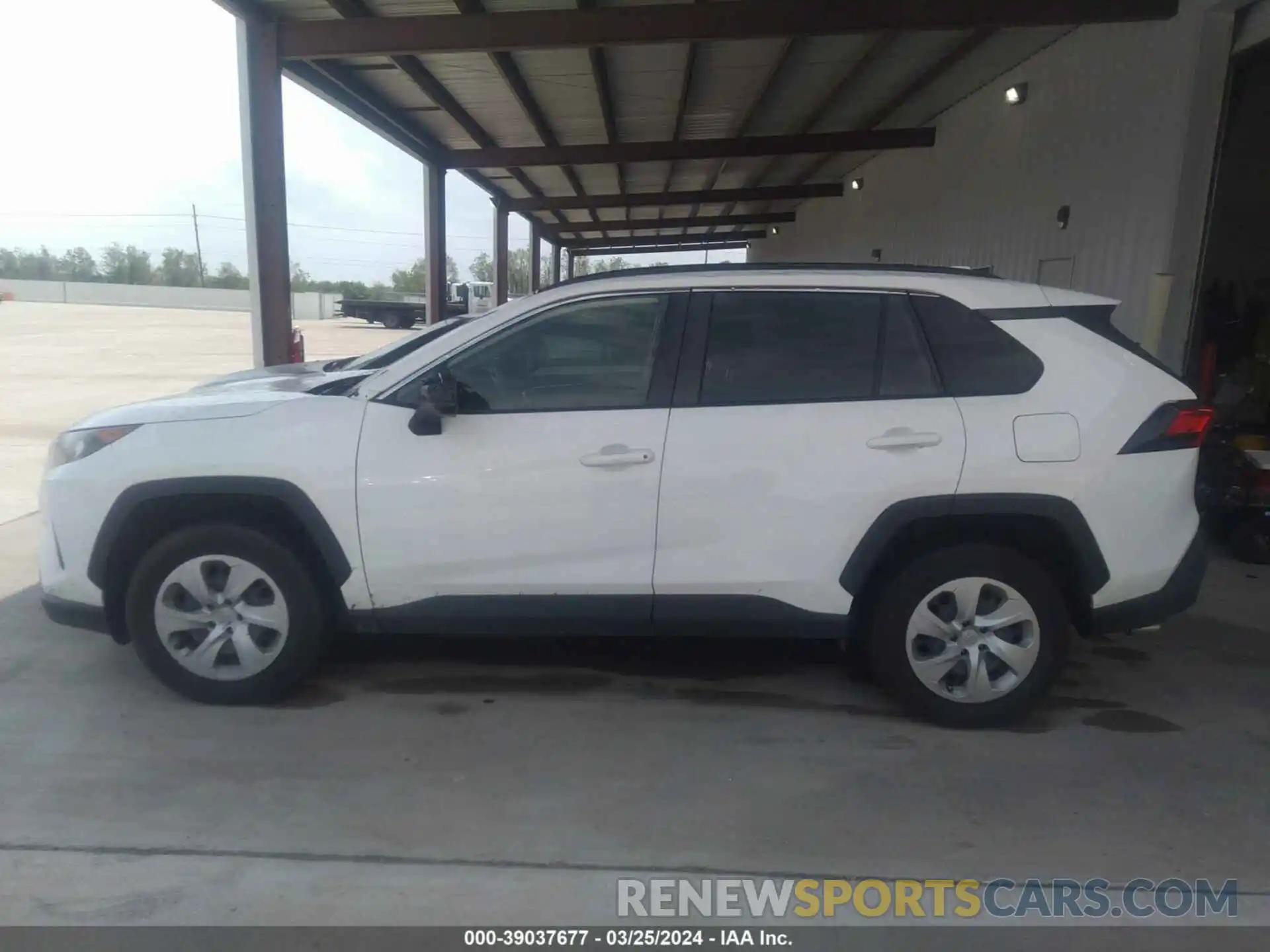 14 Photograph of a damaged car JTMH1RFV0MD523380 TOYOTA RAV4 2021