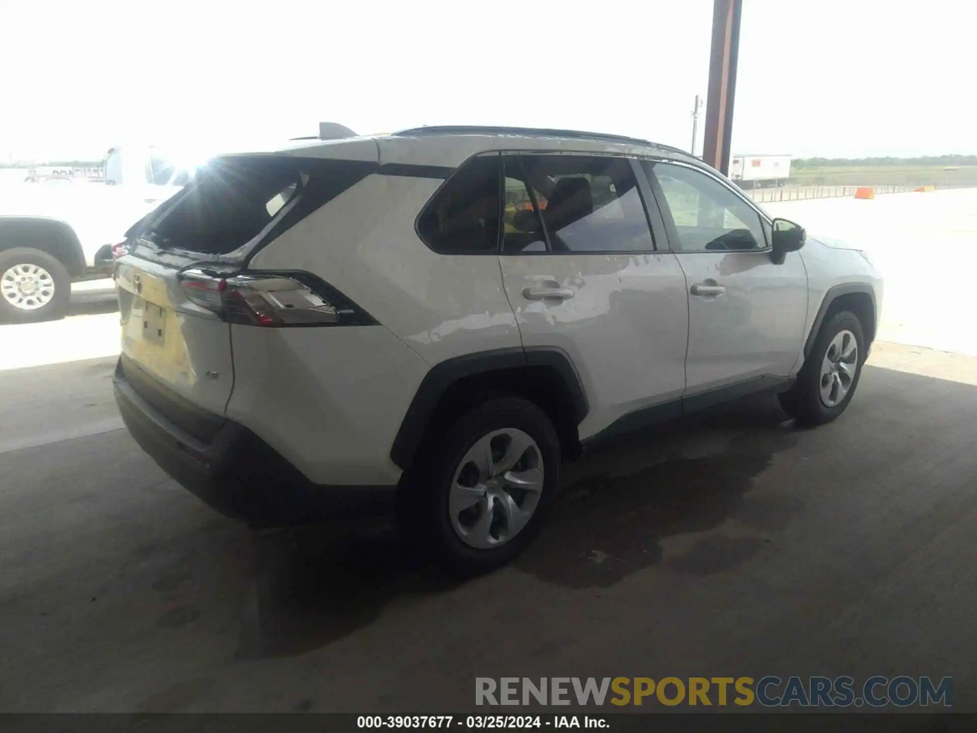 4 Фотография поврежденного автомобиля JTMH1RFV0MD523380 TOYOTA RAV4 2021