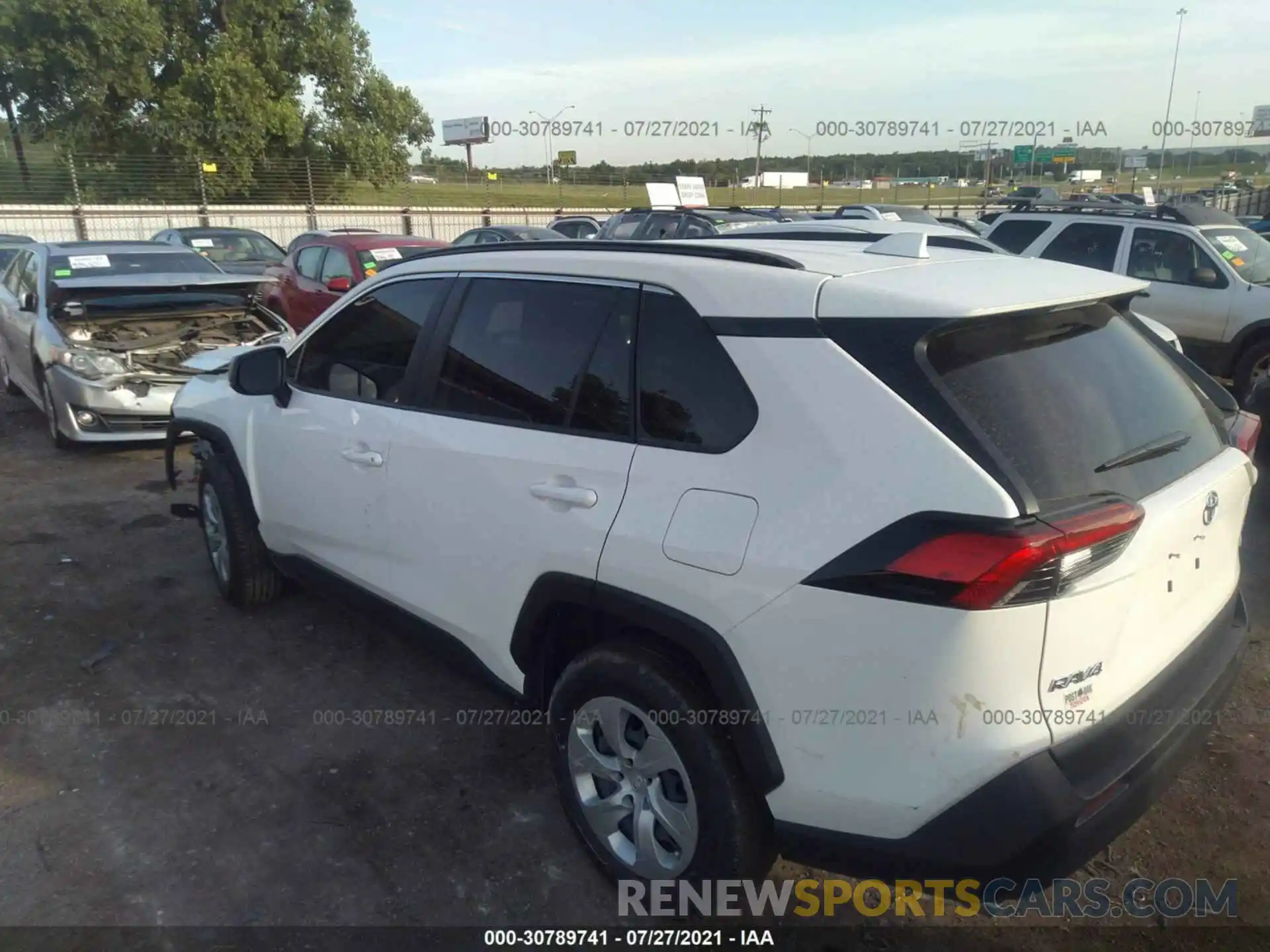 3 Фотография поврежденного автомобиля JTMH1RFV2MD069875 TOYOTA RAV4 2021