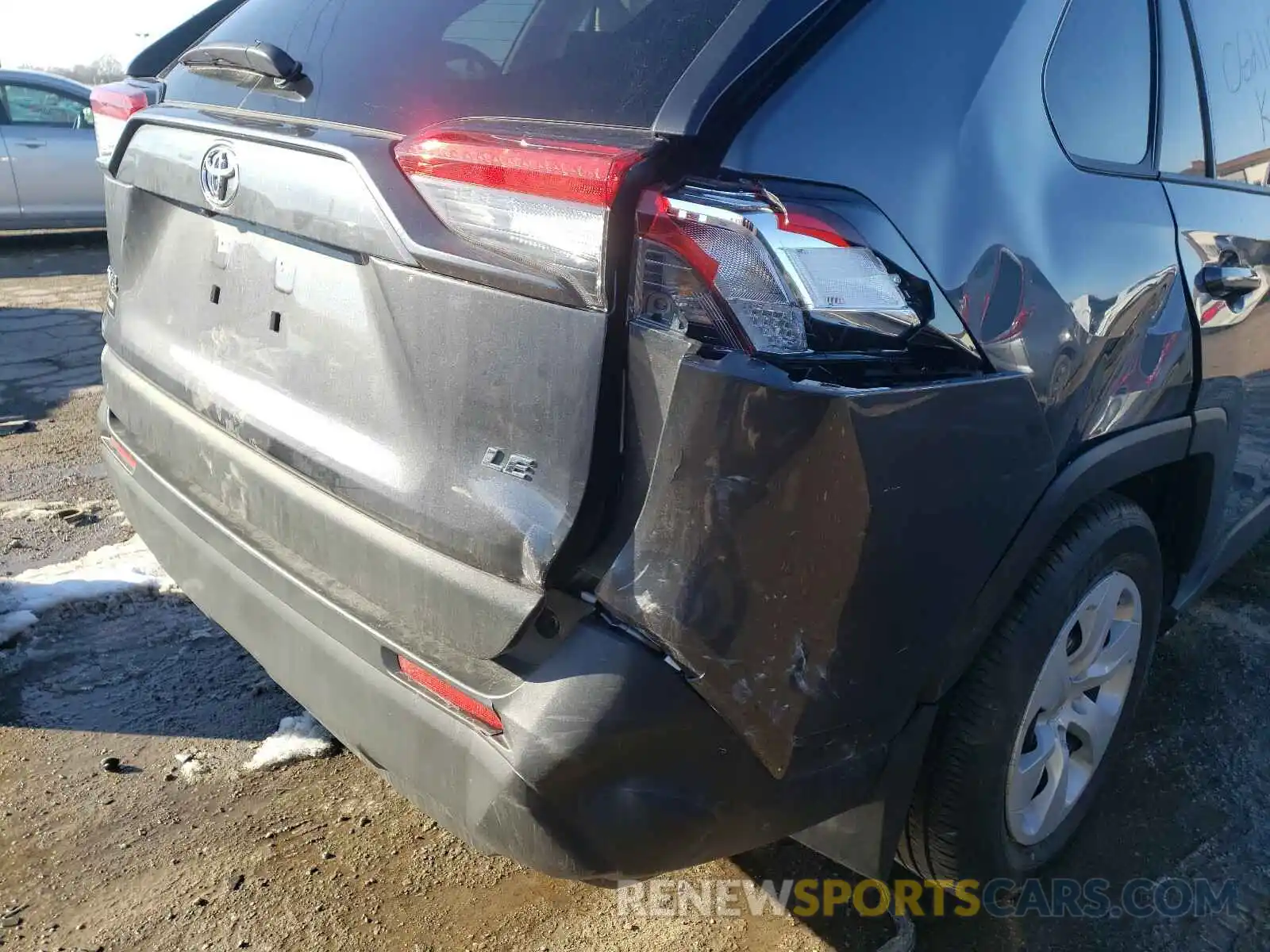 9 Photograph of a damaged car JTMH1RFV9MD062115 TOYOTA RAV4 2021