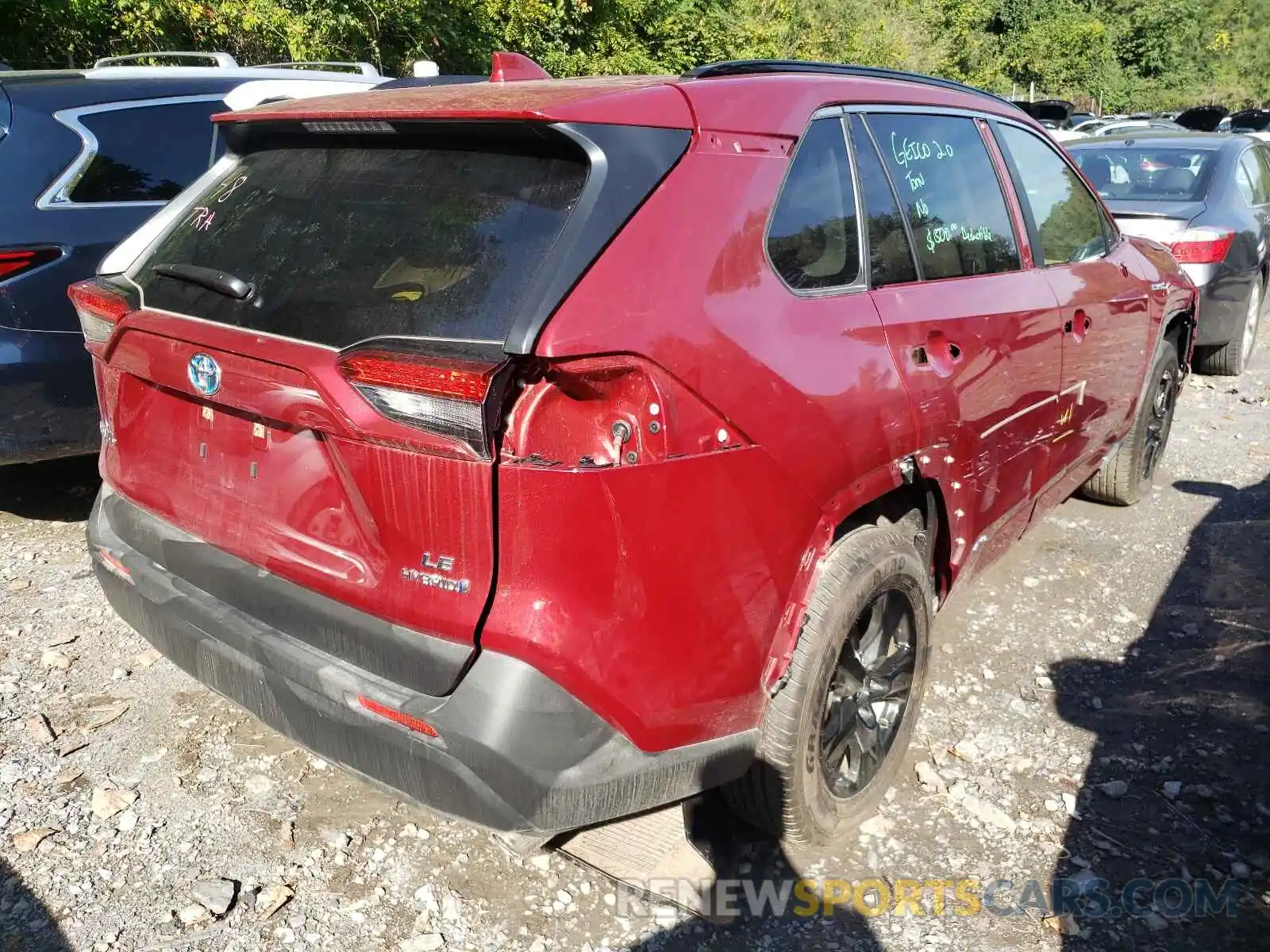 4 Photograph of a damaged car JTML6RFV1MD013213 TOYOTA RAV4 2021