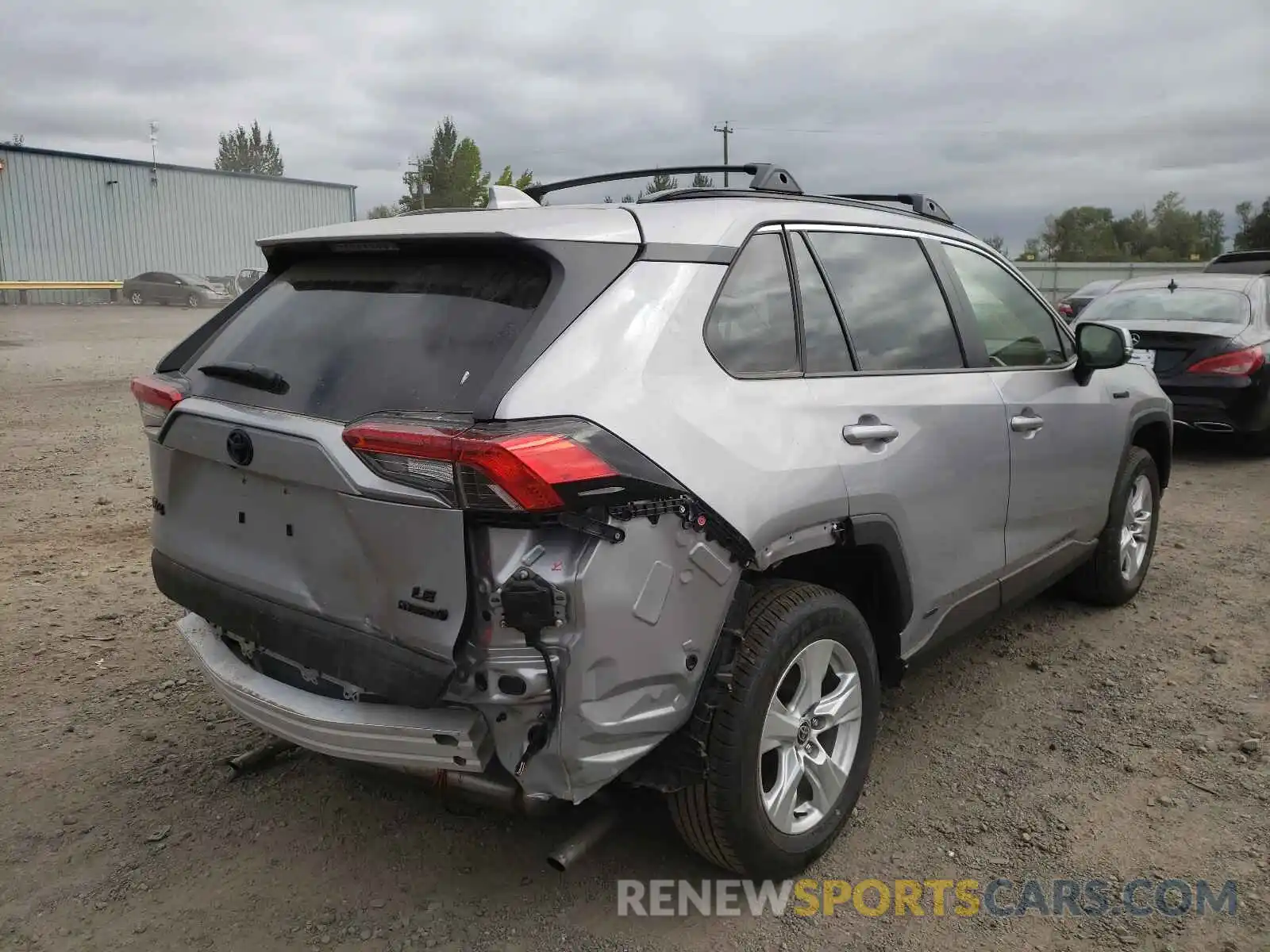 4 Photograph of a damaged car JTMM6RFV1MD019873 TOYOTA RAV4 2021