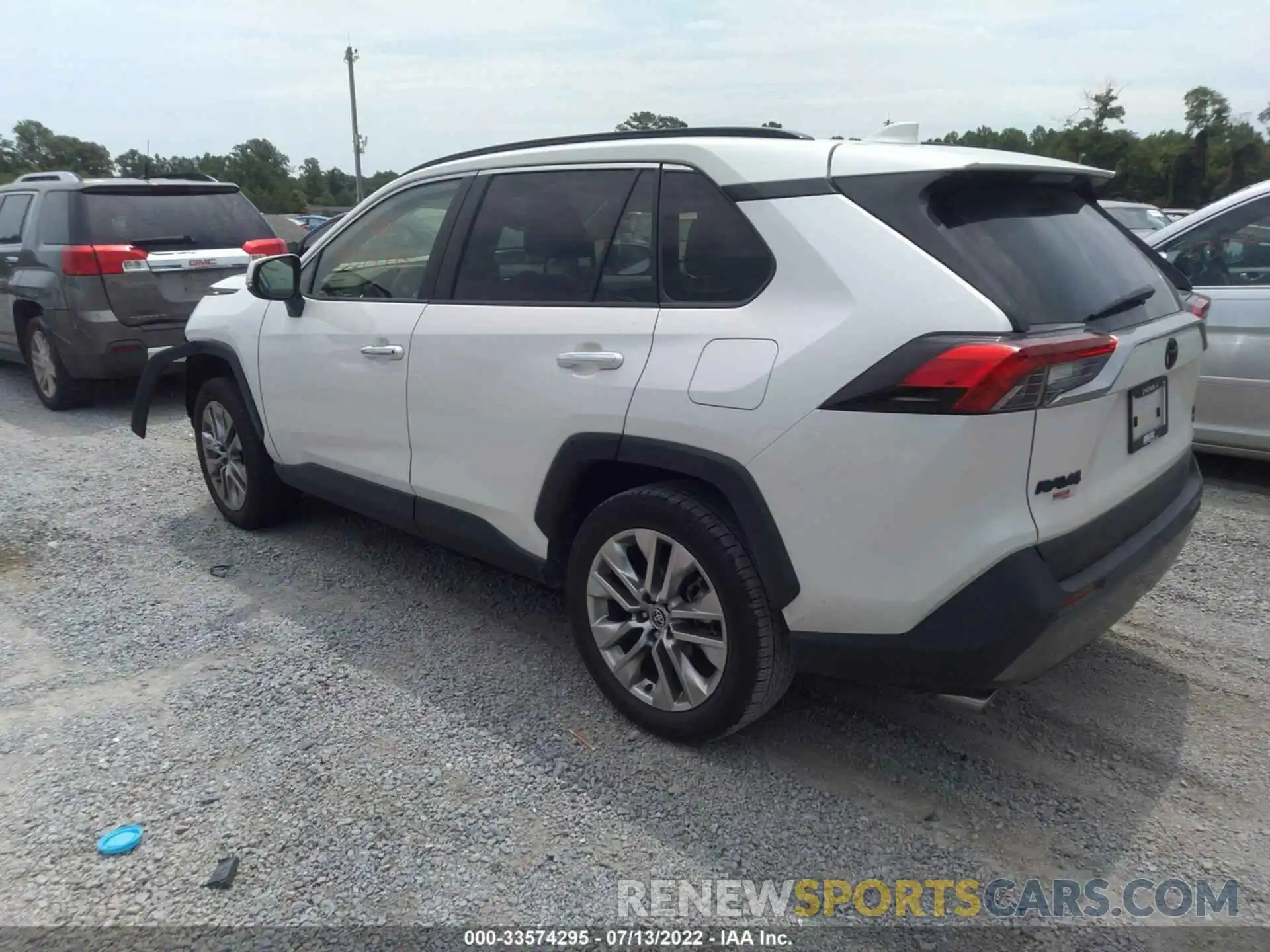 3 Photograph of a damaged car JTMN1RFV1MD070521 TOYOTA RAV4 2021