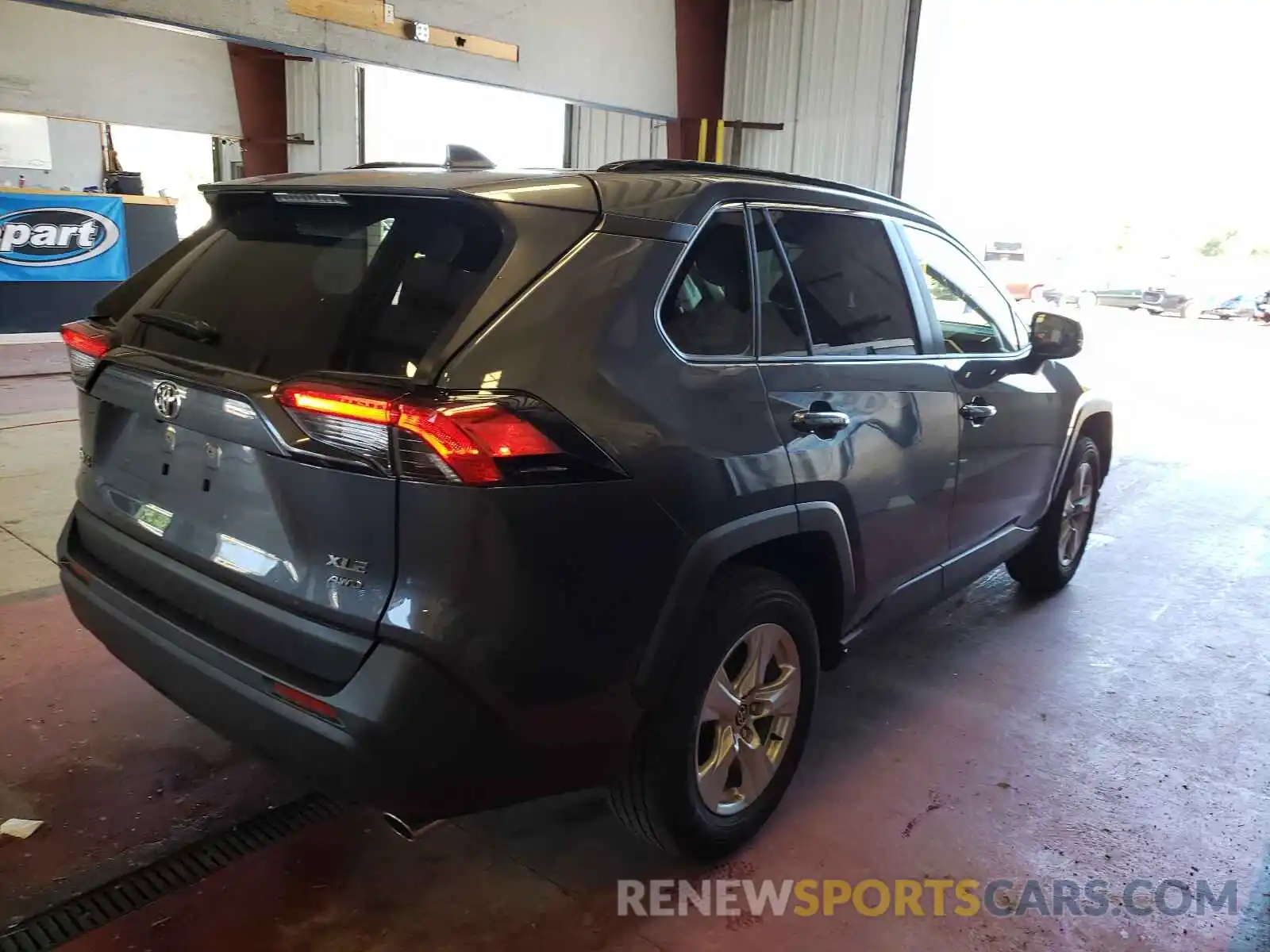 4 Photograph of a damaged car JTMP1RFV0MD071717 TOYOTA RAV4 2021