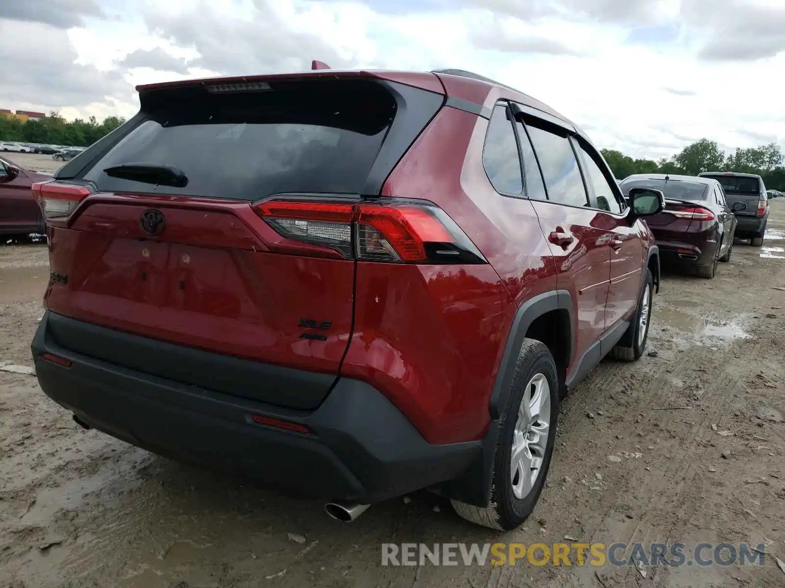 4 Photograph of a damaged car JTMP1RFV2MD071587 TOYOTA RAV4 2021