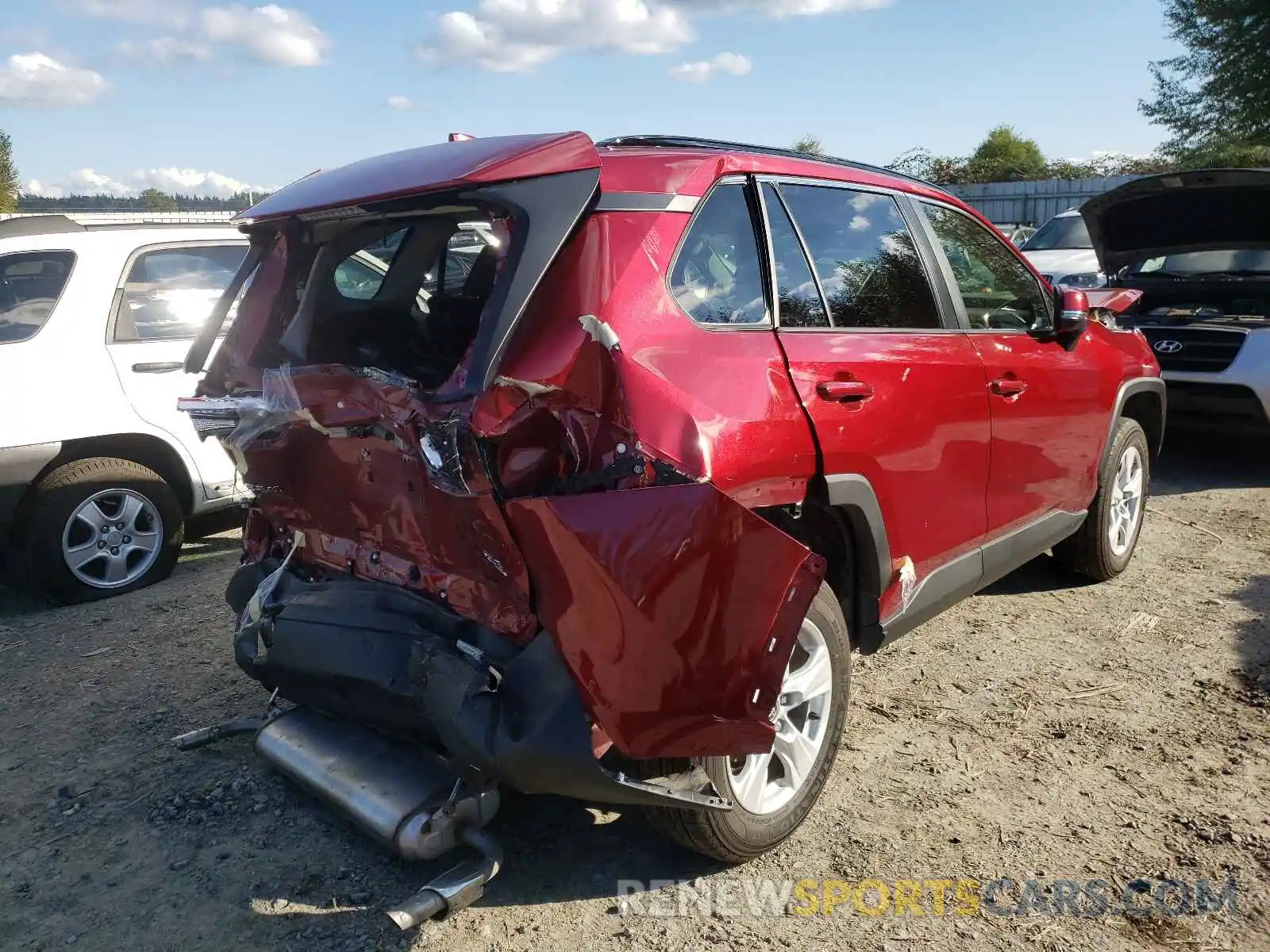 4 Photograph of a damaged car JTMP1RFV4MD531543 TOYOTA RAV4 2021