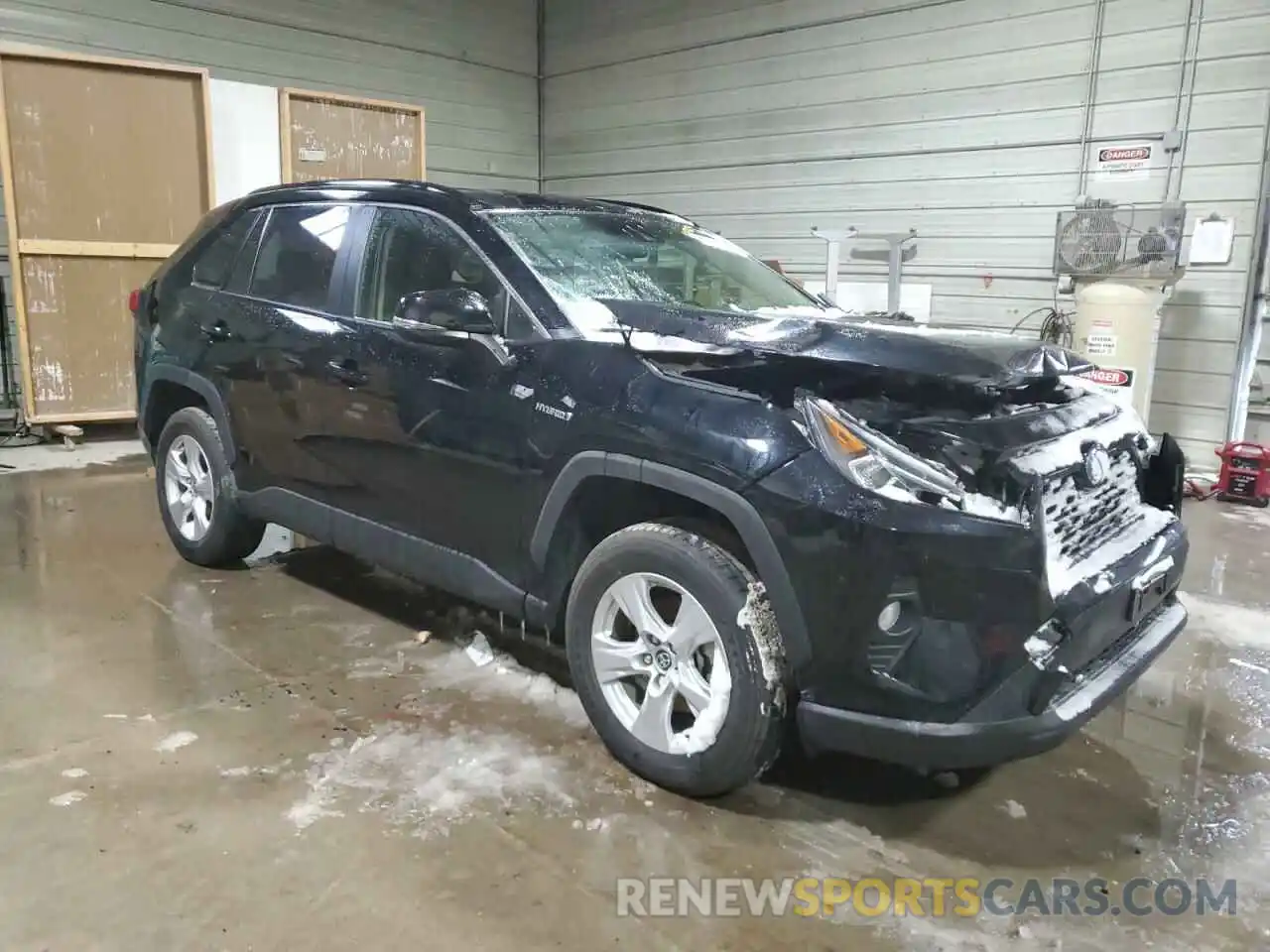 4 Photograph of a damaged car JTMR6RFV1MD506285 TOYOTA RAV4 2021