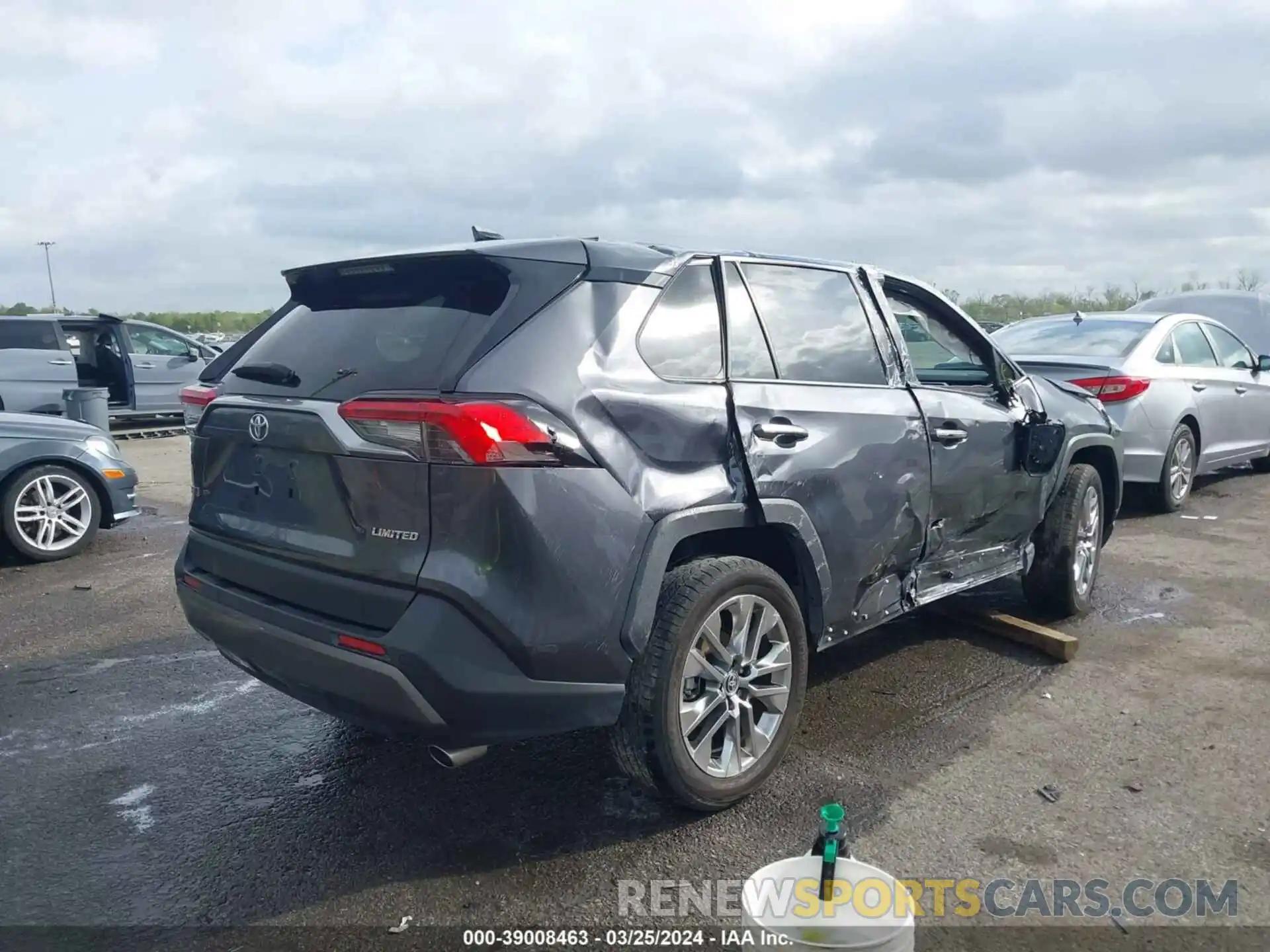 4 Photograph of a damaged car JTMY1RFV9MD064737 TOYOTA RAV4 2021