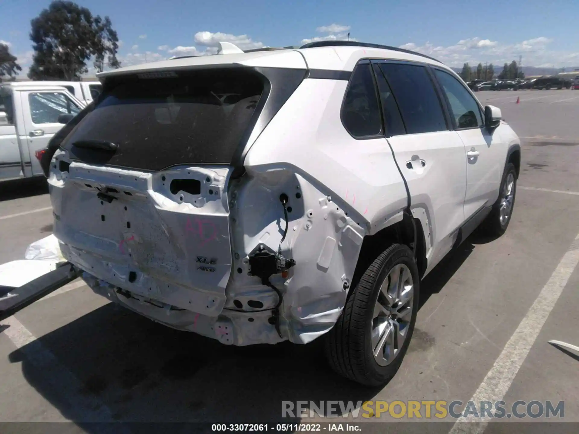 4 Photograph of a damaged car 2T3A1RFV0NW260345 TOYOTA RAV4 2022