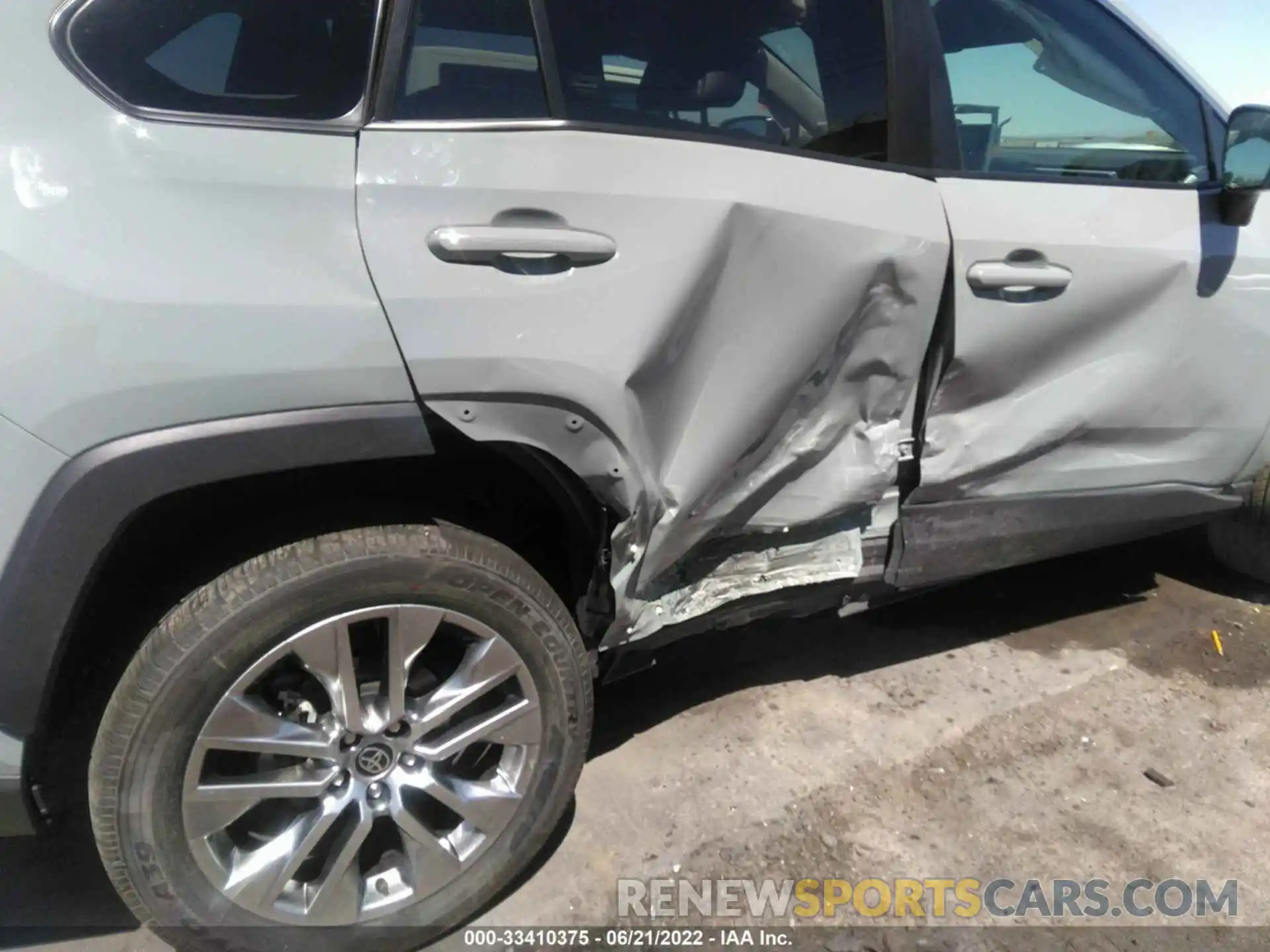 6 Photograph of a damaged car 2T3A1RFV6NW251505 TOYOTA RAV4 2022