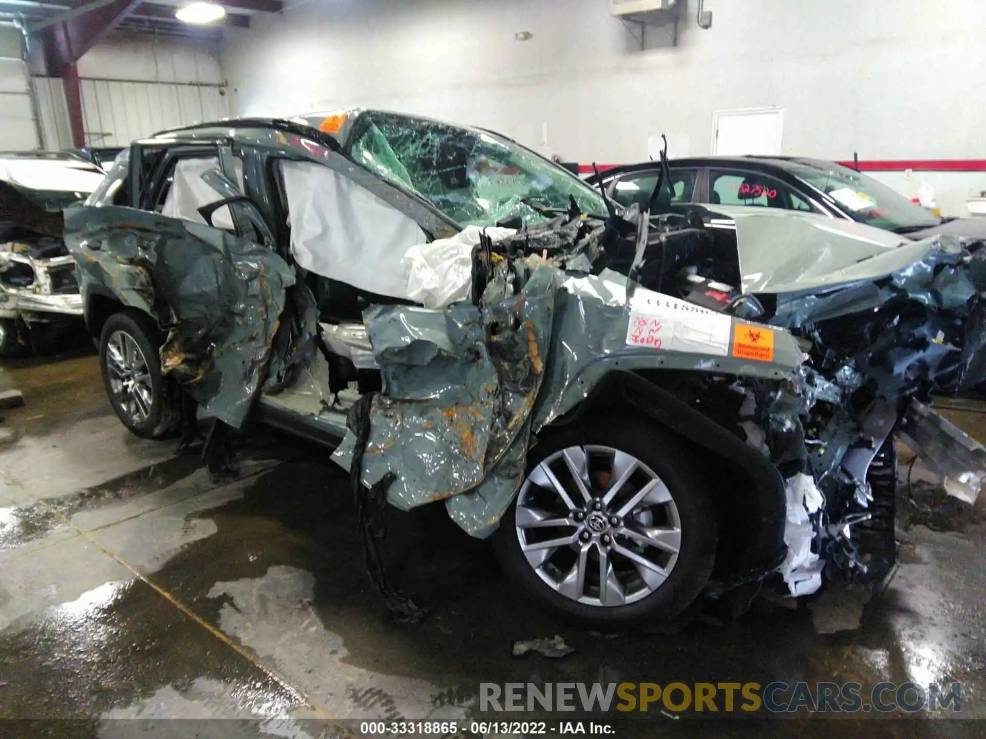 1 Photograph of a damaged car 2T3A1RFV6NW270751 TOYOTA RAV4 2022