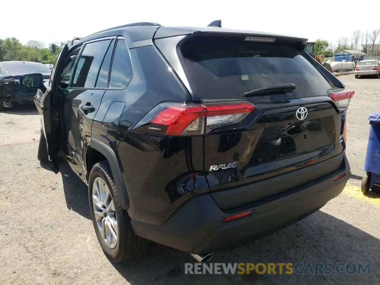 3 Photograph of a damaged car 2T3A1RFV8NC271725 TOYOTA RAV4 2022