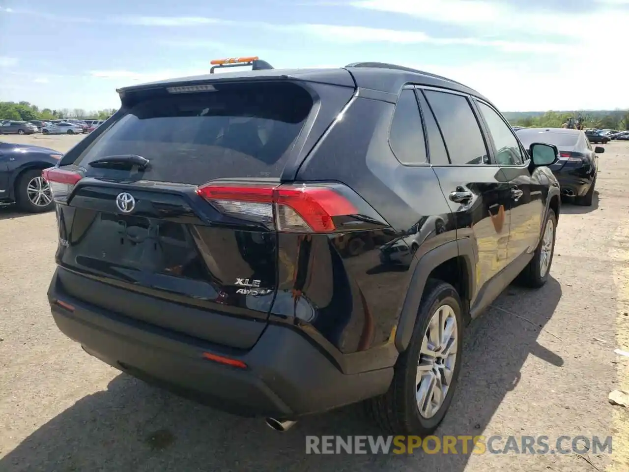 4 Photograph of a damaged car 2T3A1RFV8NC271725 TOYOTA RAV4 2022