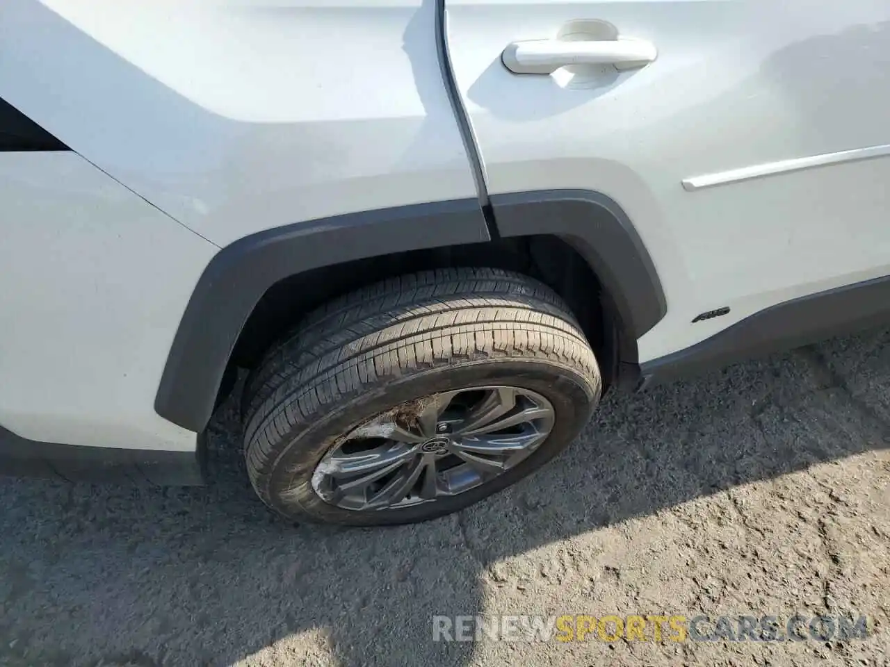 10 Photograph of a damaged car 2T3B6RFV2NW029601 TOYOTA RAV4 2022