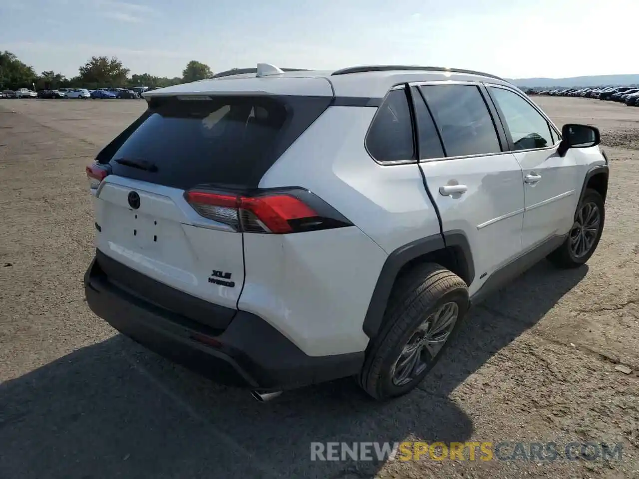 4 Photograph of a damaged car 2T3B6RFV2NW029601 TOYOTA RAV4 2022