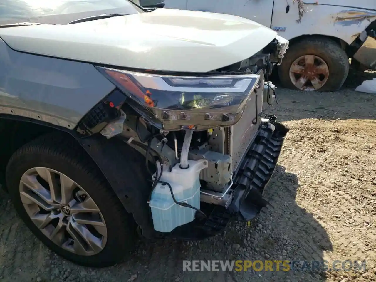 9 Photograph of a damaged car 2T3C1RFV0NW191844 TOYOTA RAV4 2022