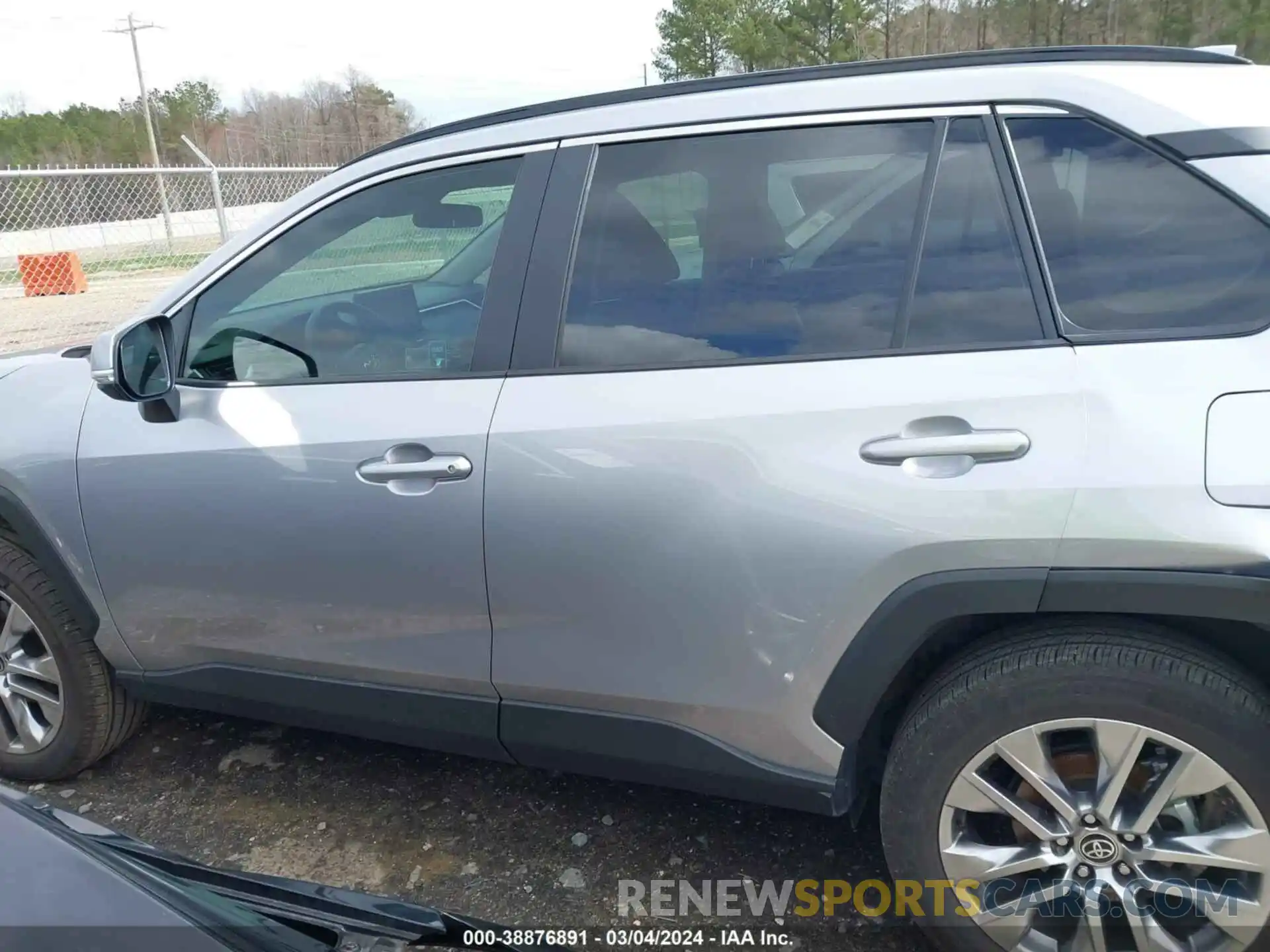 14 Photograph of a damaged car 2T3C1RFV2NC207091 TOYOTA RAV4 2022