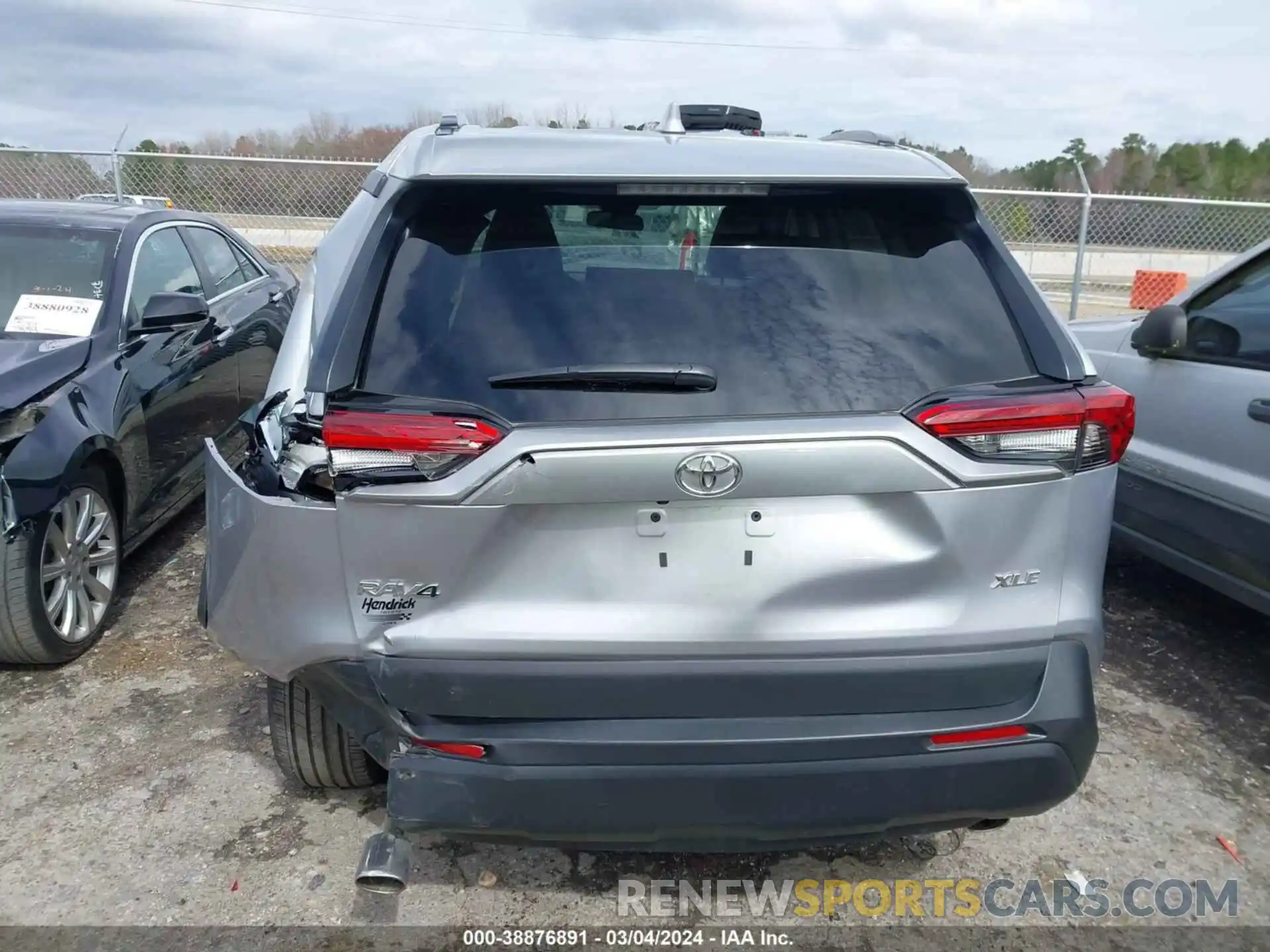 16 Photograph of a damaged car 2T3C1RFV2NC207091 TOYOTA RAV4 2022