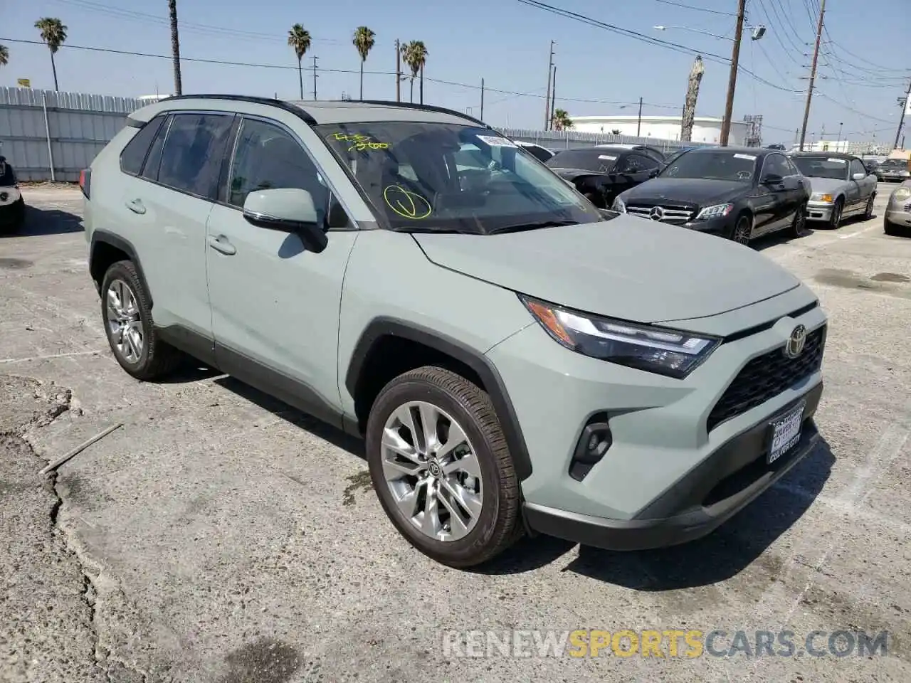 1 Photograph of a damaged car 2T3C1RFV5NW197591 TOYOTA RAV4 2022