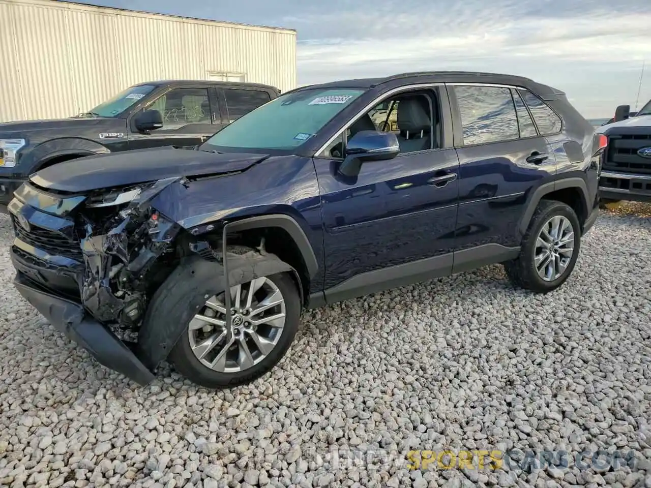 1 Photograph of a damaged car 2T3C1RFV5NW210338 TOYOTA RAV4 2022