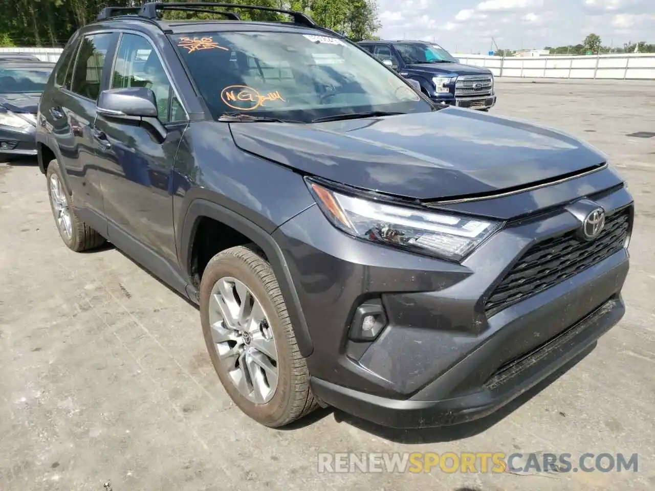 1 Photograph of a damaged car 2T3C1RFV6NC180011 TOYOTA RAV4 2022