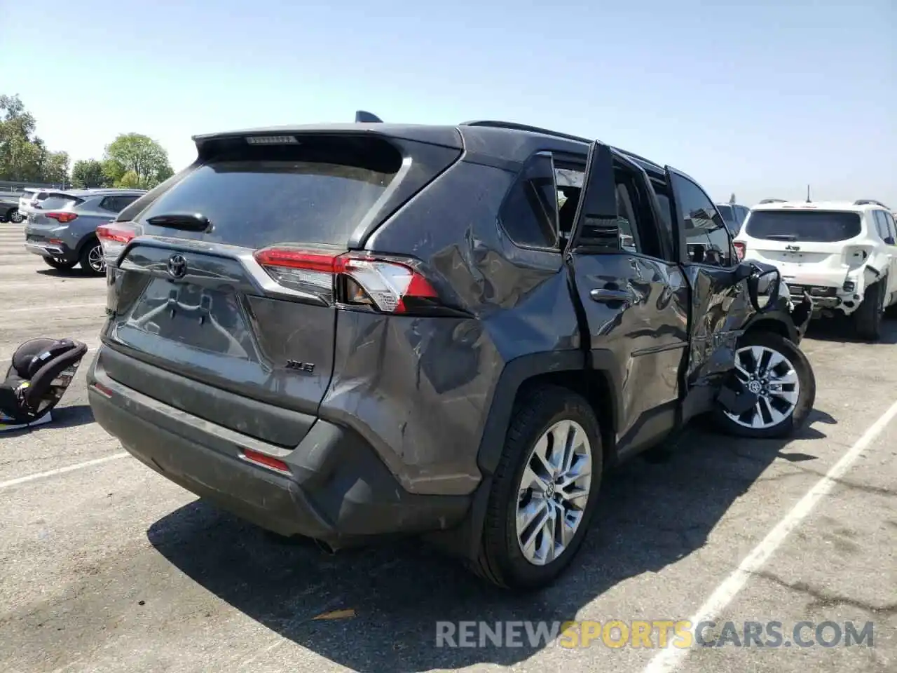 4 Photograph of a damaged car 2T3C1RFV6NC186021 TOYOTA RAV4 2022