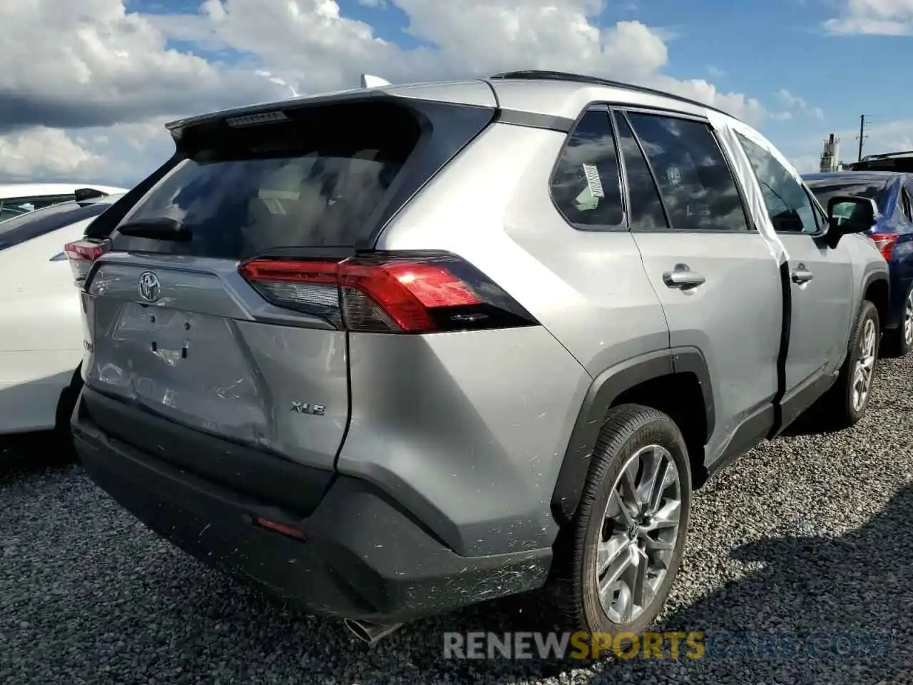 4 Photograph of a damaged car 2T3C1RFV6NC193339 TOYOTA RAV4 2022