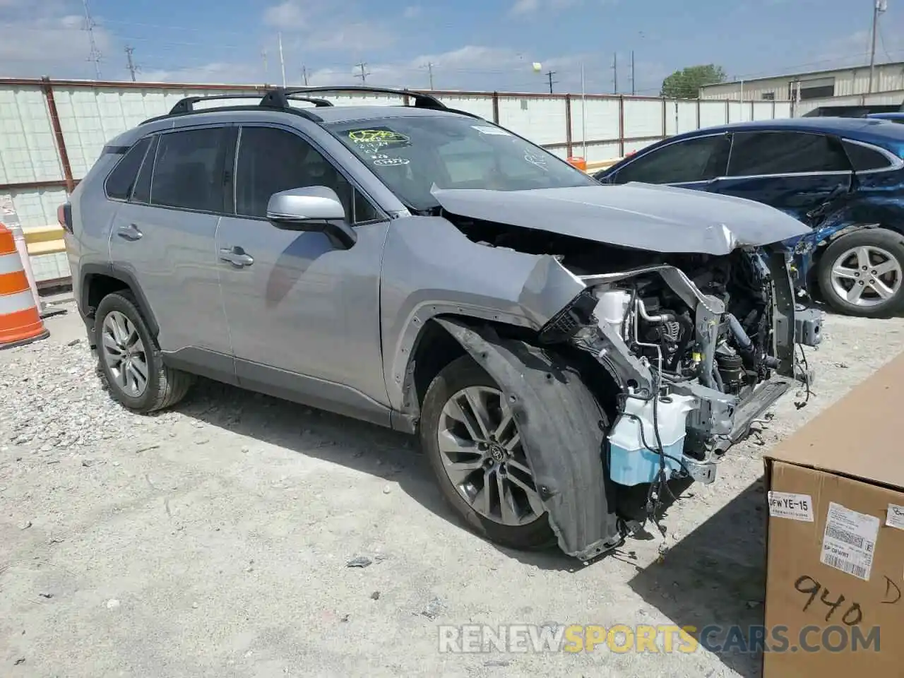 4 Photograph of a damaged car 2T3C1RFV6NC206381 TOYOTA RAV4 2022