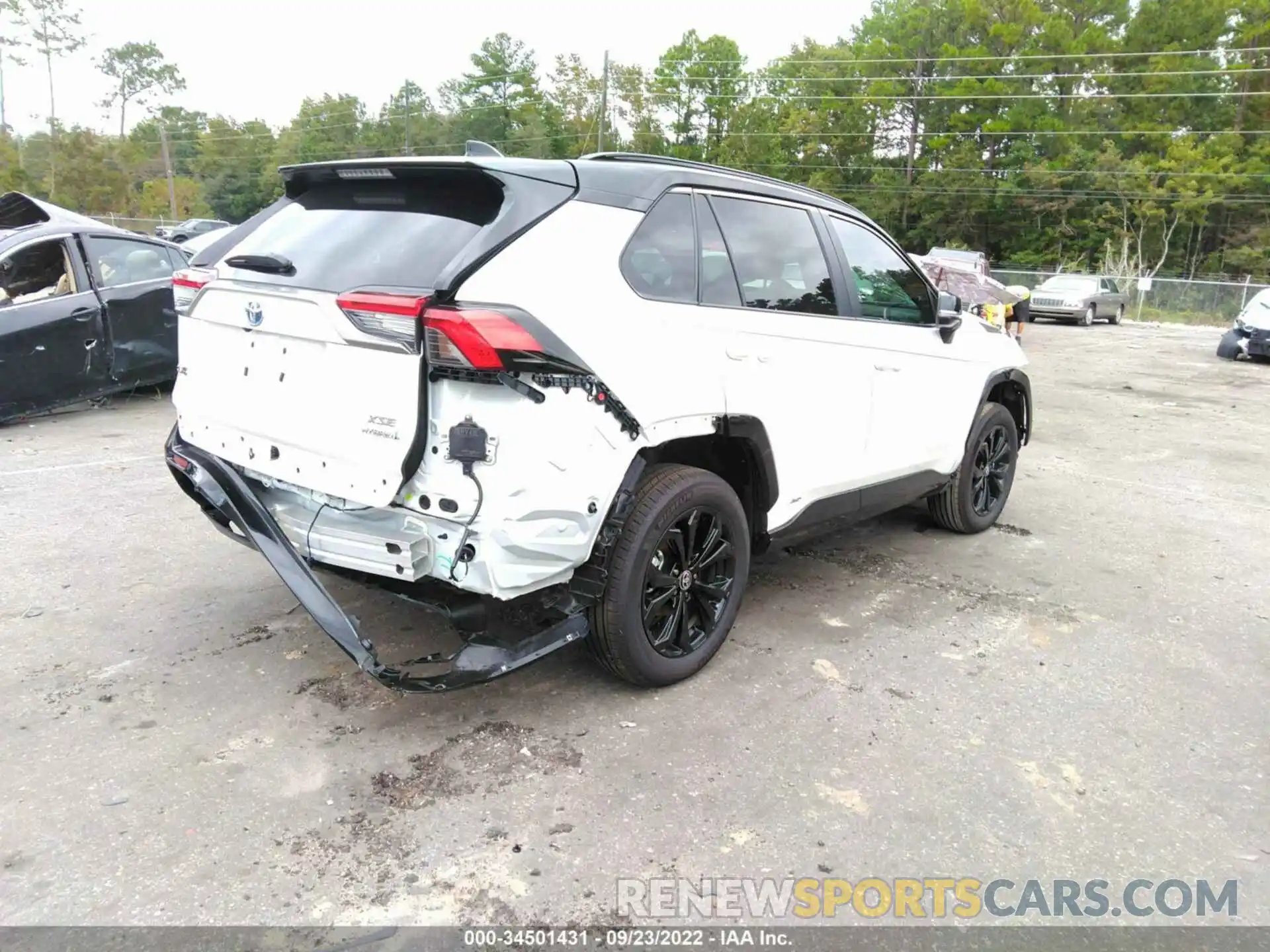 4 Photograph of a damaged car 2T3E6RFV9NW031486 TOYOTA RAV4 2022