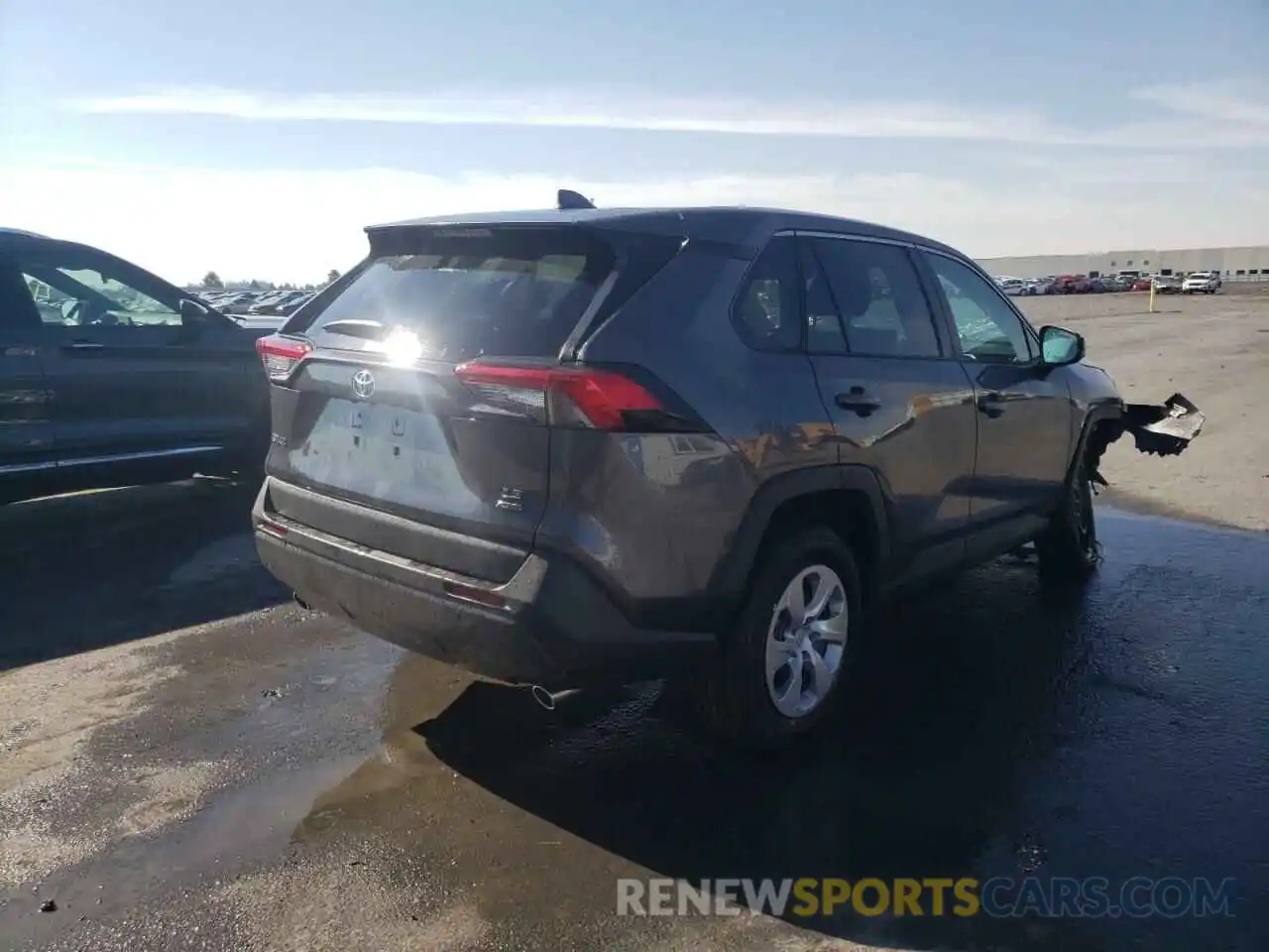 4 Photograph of a damaged car 2T3F1RFV2NC289420 TOYOTA RAV4 2022