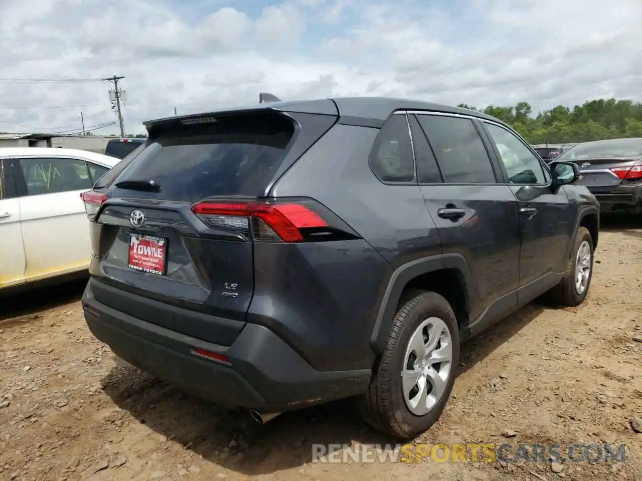 4 Photograph of a damaged car 2T3F1RFVXNC262644 TOYOTA RAV4 2022