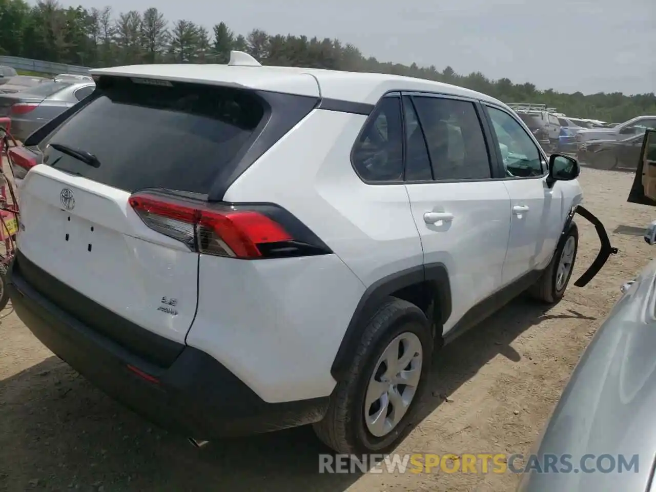 4 Photograph of a damaged car 2T3F1RFVXNW263162 TOYOTA RAV4 2022