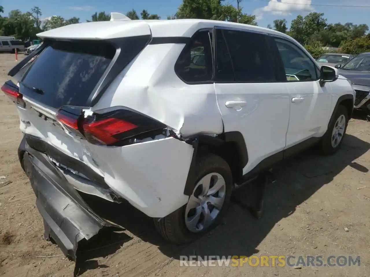 4 Photograph of a damaged car 2T3G1RFV8NC262307 TOYOTA RAV4 2022