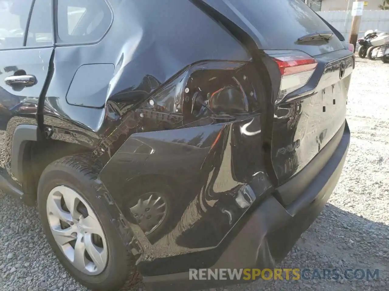 9 Photograph of a damaged car 2T3G1RFV9NC270724 TOYOTA RAV4 2022