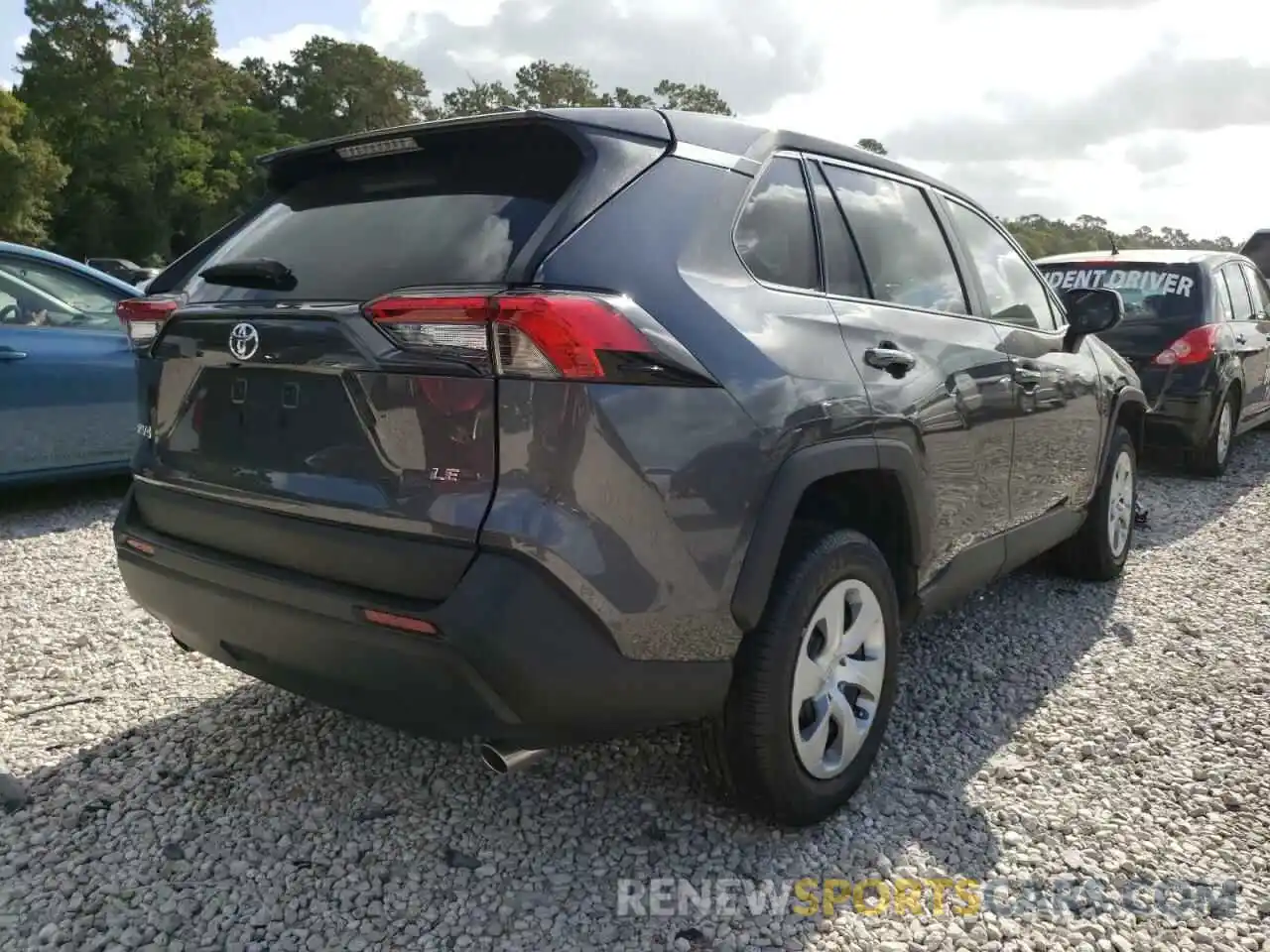 4 Photograph of a damaged car 2T3H1RFV0NC186179 TOYOTA RAV4 2022