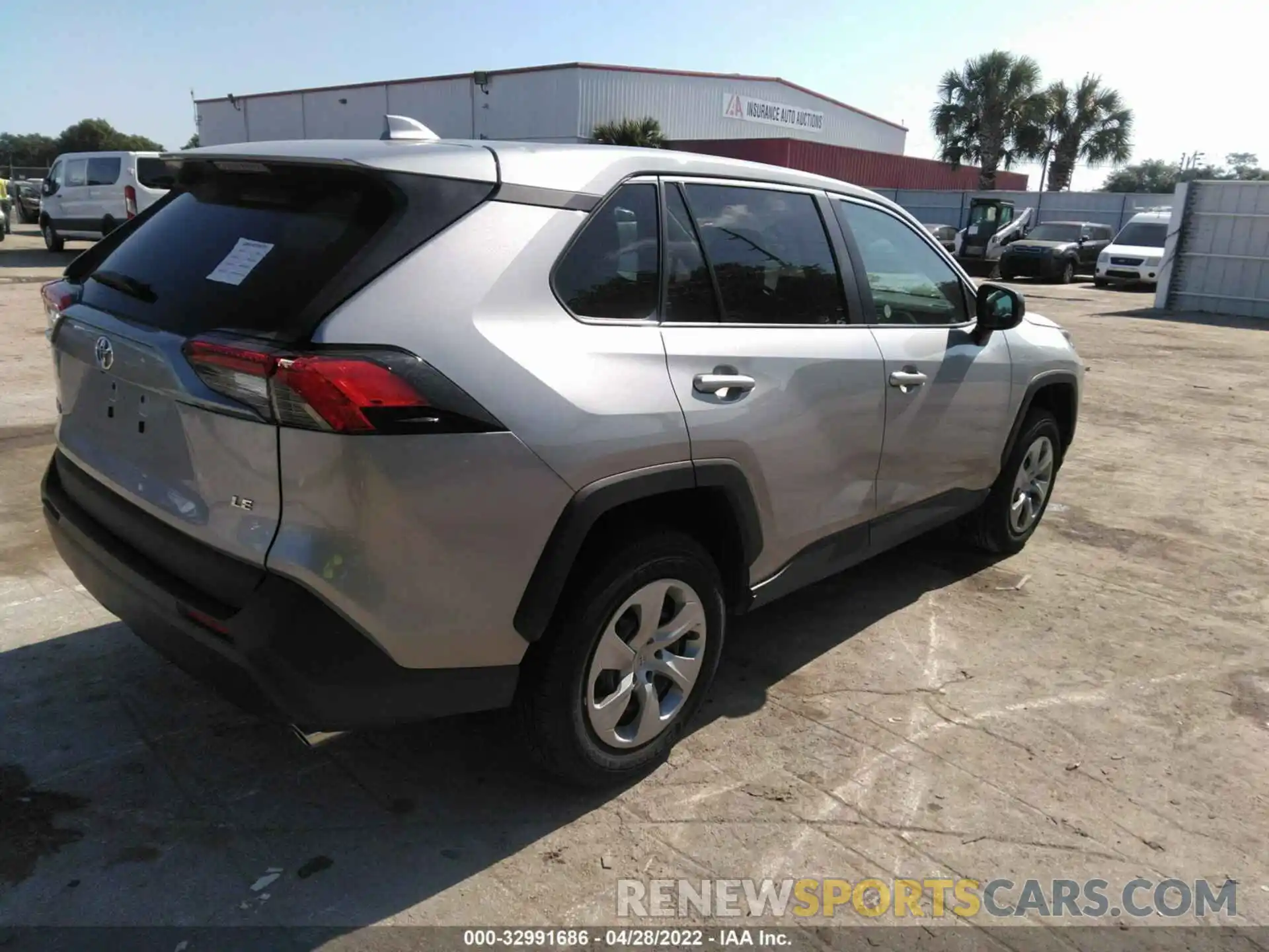 4 Photograph of a damaged car 2T3H1RFV1NW189462 TOYOTA RAV4 2022